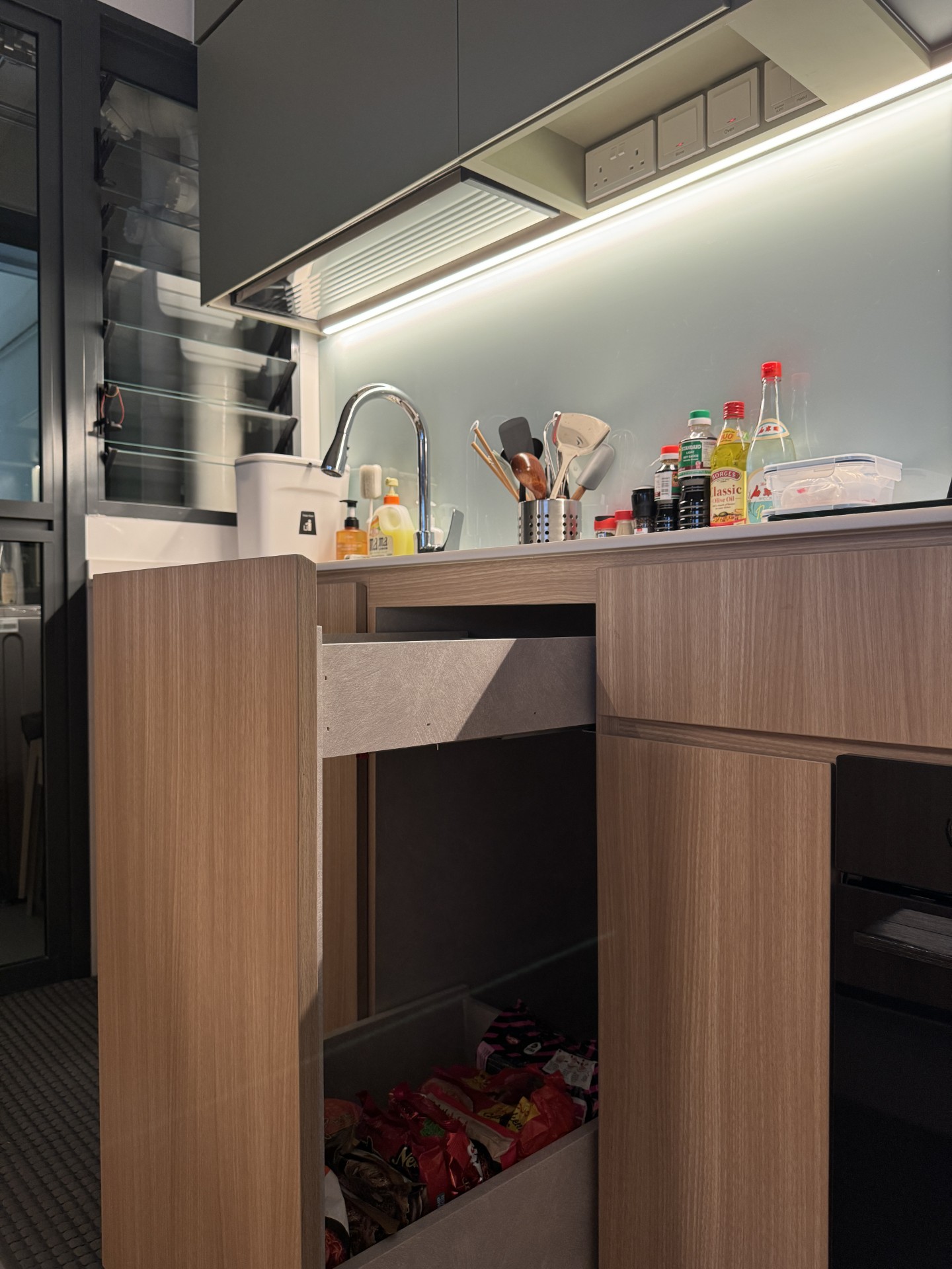 Cooking Time! Open Concept Kitchen & Dry Pantry  - Wooden kitchen cabinets, modern design, sleek countertops, under-counter