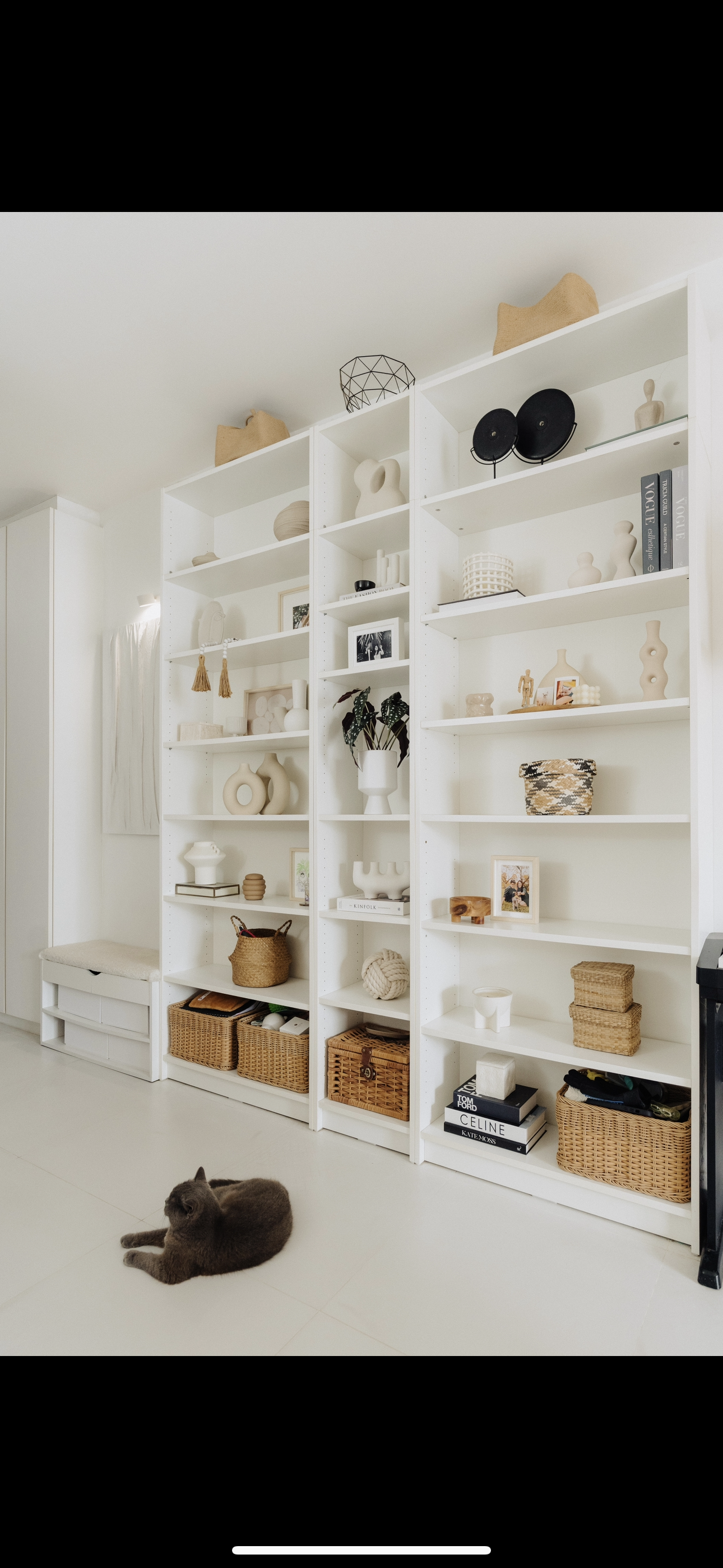 Before-&-After:-Our-Entryway-With-Styling-VS-Without-Styling-