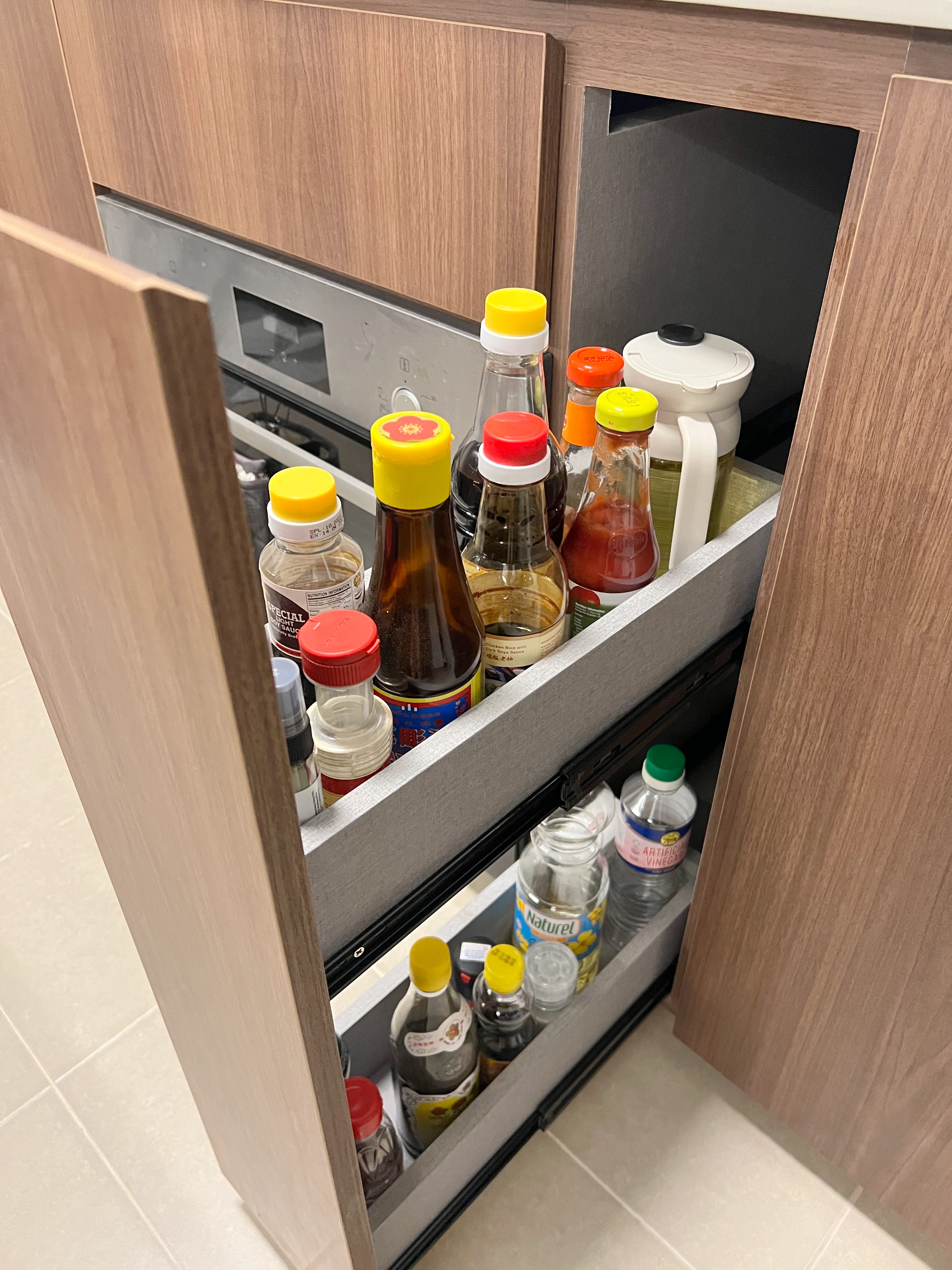 Less-is-More:-Creating-a-Kitchen-Without-a-Hood-or-Overhanging-Rack