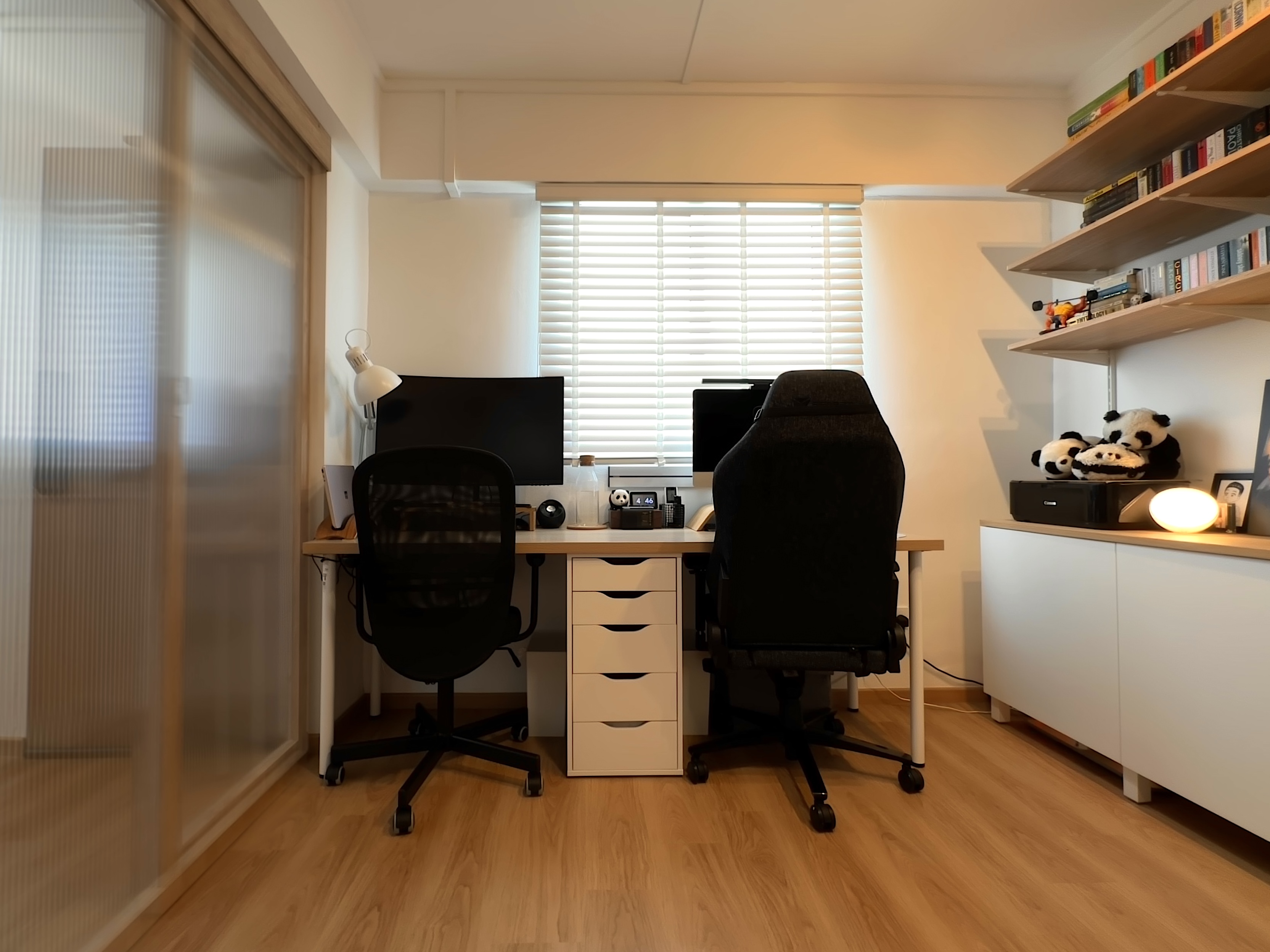 40 YO 3Rm Resale HDB in Tampines: 75K Reno Japandi-inspired Home - Modern workspace, minimalist decor, dual monitors