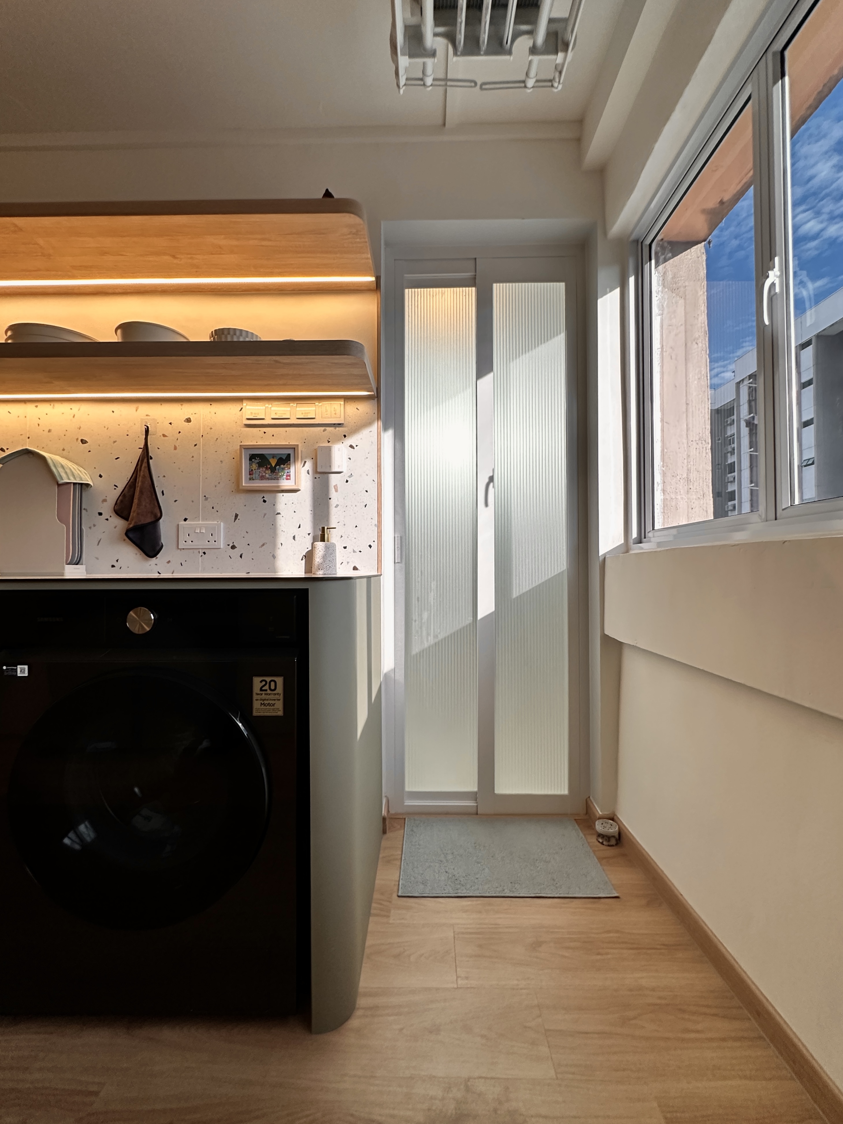 40 YO 3Rm Resale HDB in Tampines: 75K Reno Japandi-inspired Home - smart home, modern design, laundry room, open shelf