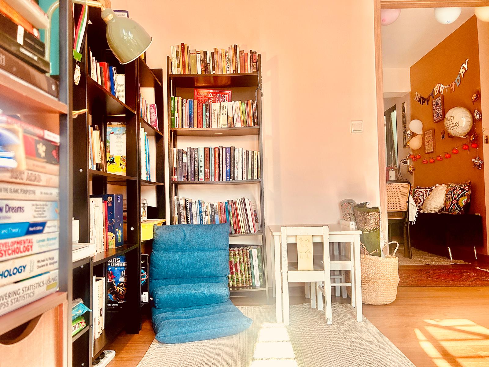 Airy and Inviting: A $26K Bohemian Mediterranean 4-RM BTO - Bookshelves, cozy room, indoor setting, study area, library, book
