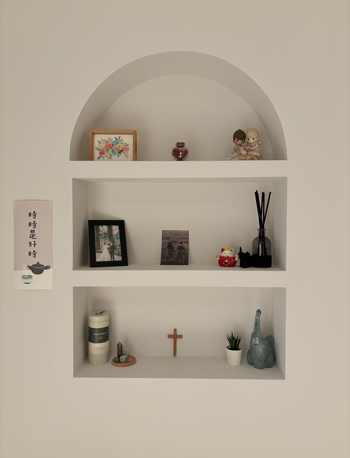 Before and After: Functional Entryway, Maximising Space - vintage floral frame, children figurine, black candle holder, red