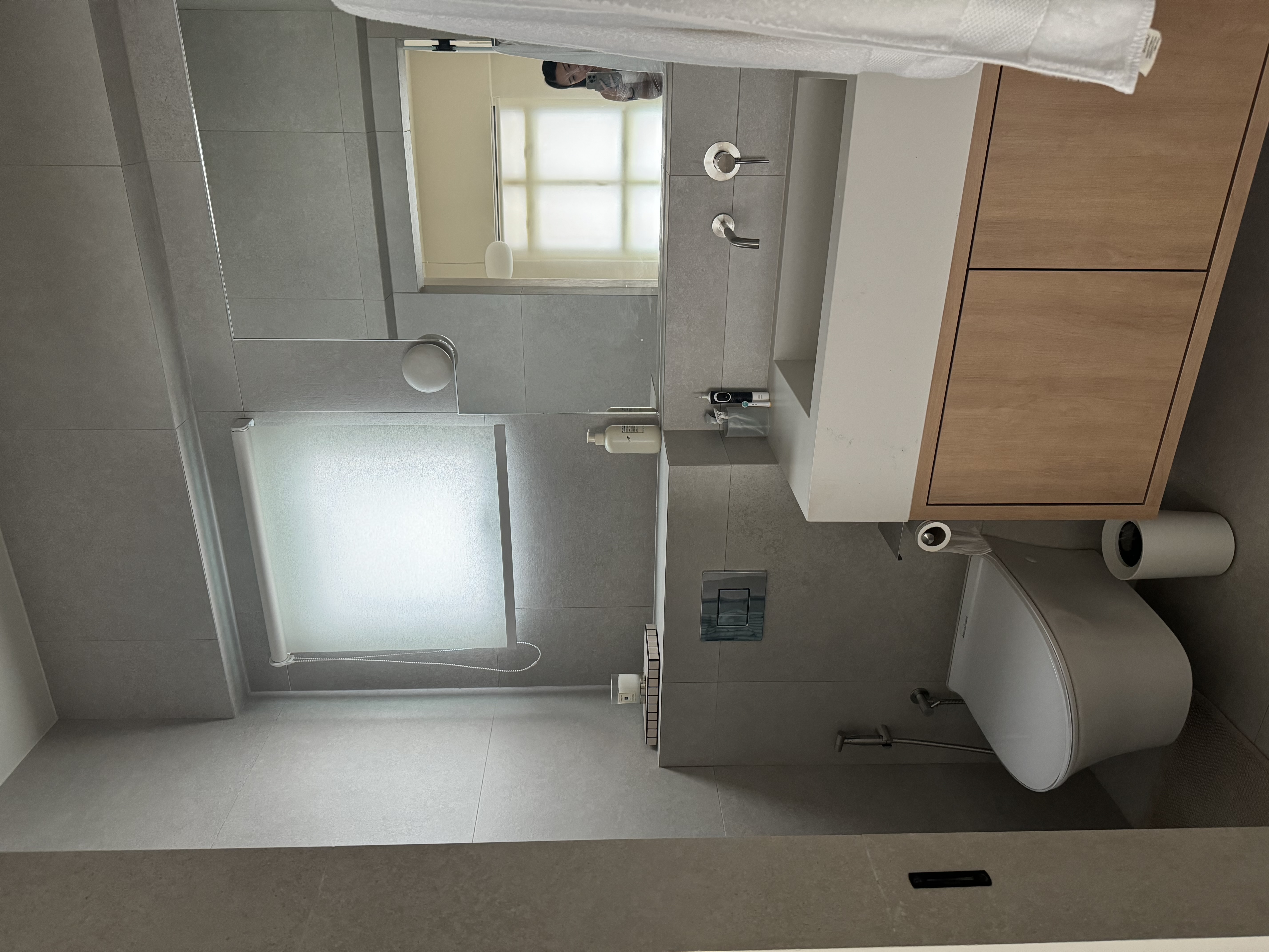 Edition Hotel Inspired House Tour | 5-Room BTO - Modern bathroom, minimalist design, sleek fixtures, large mirror, tiled