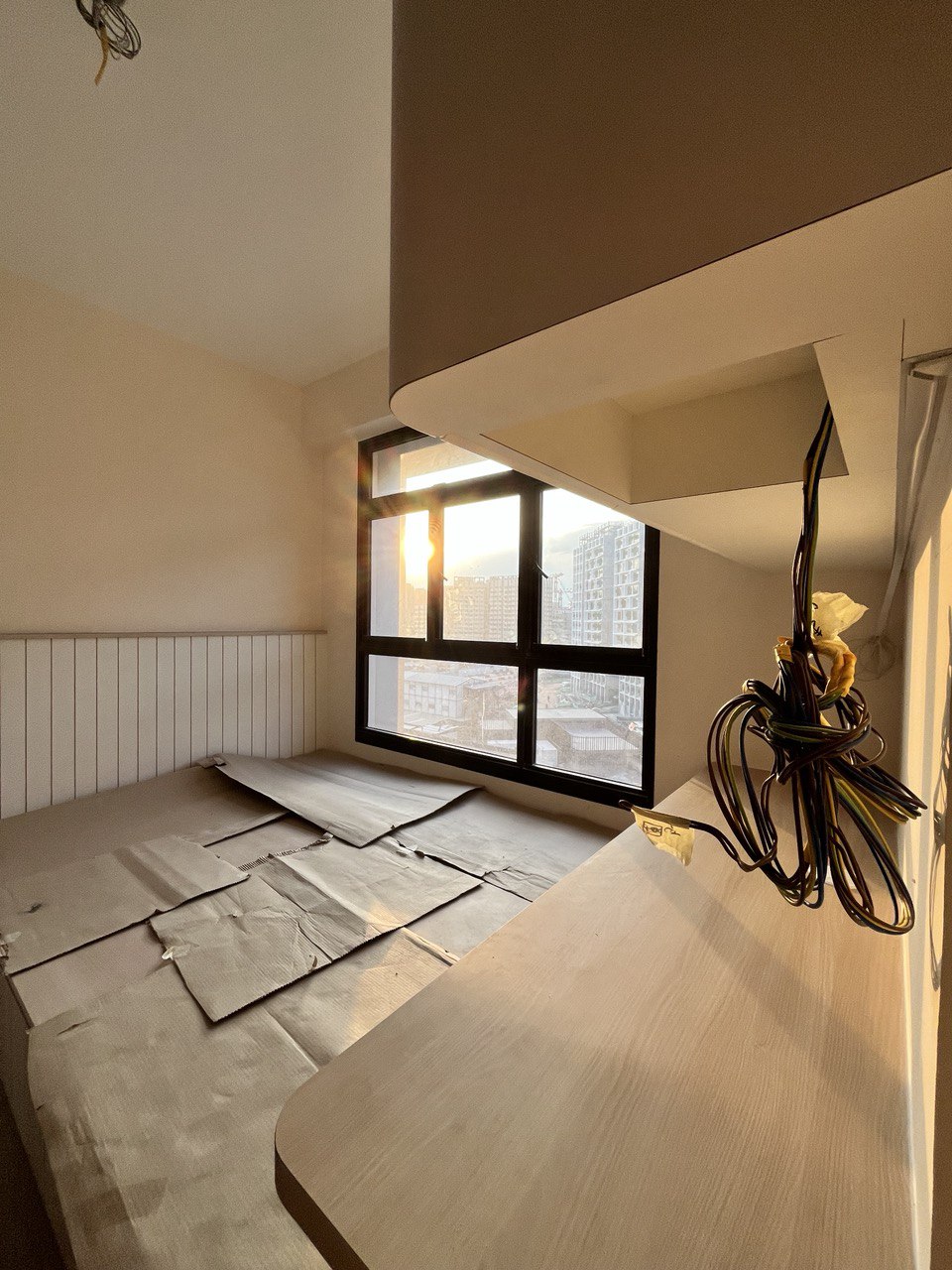 Before & After: Queen-Sized Storage Platform Bed in the Common Room? - Modern apartment, spacious room, unfinished interior