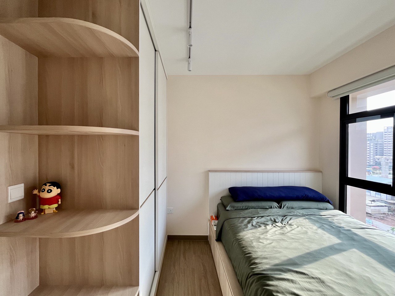 Before-&-After:-Queen-Sized-Storage-Platform-Bed-in-the-Common-Room?