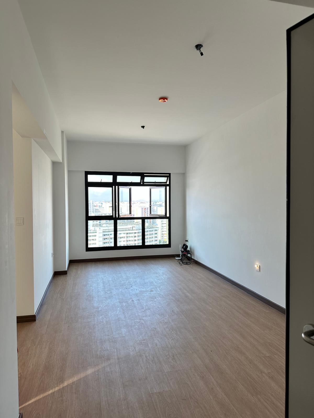 House Tour: Minimalist Home Reno for S$37K | Tampines - Modern minimalist apartment, spacious interior, large windows