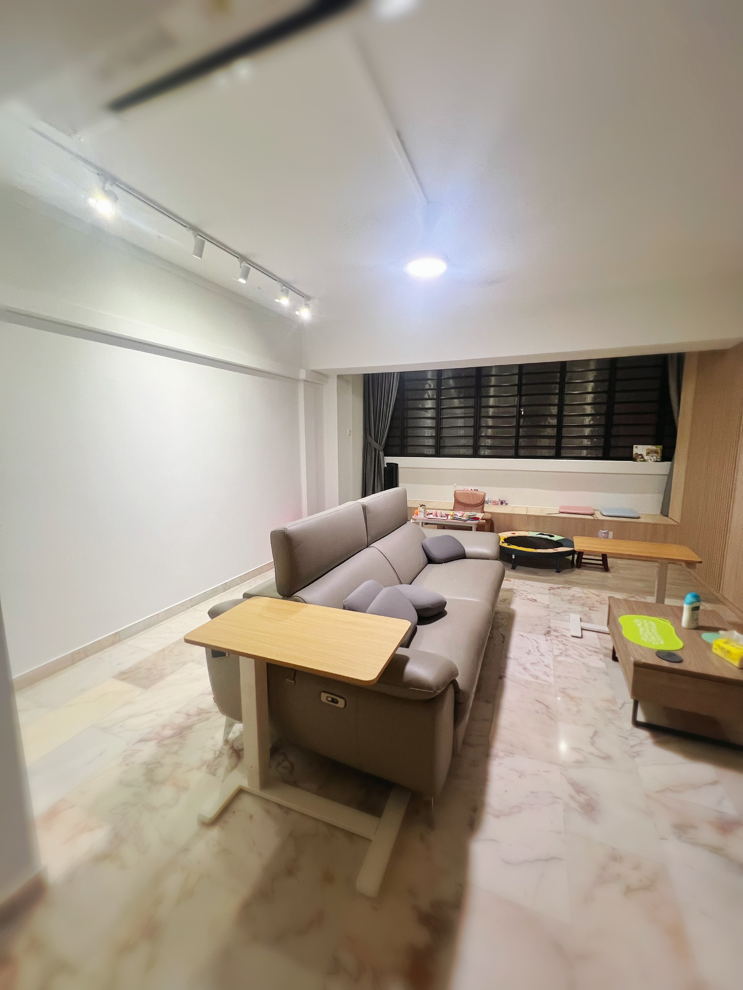 Transformation of an old maisonette: Big space living with home gym - Modern living room, minimalist design, cozy seating