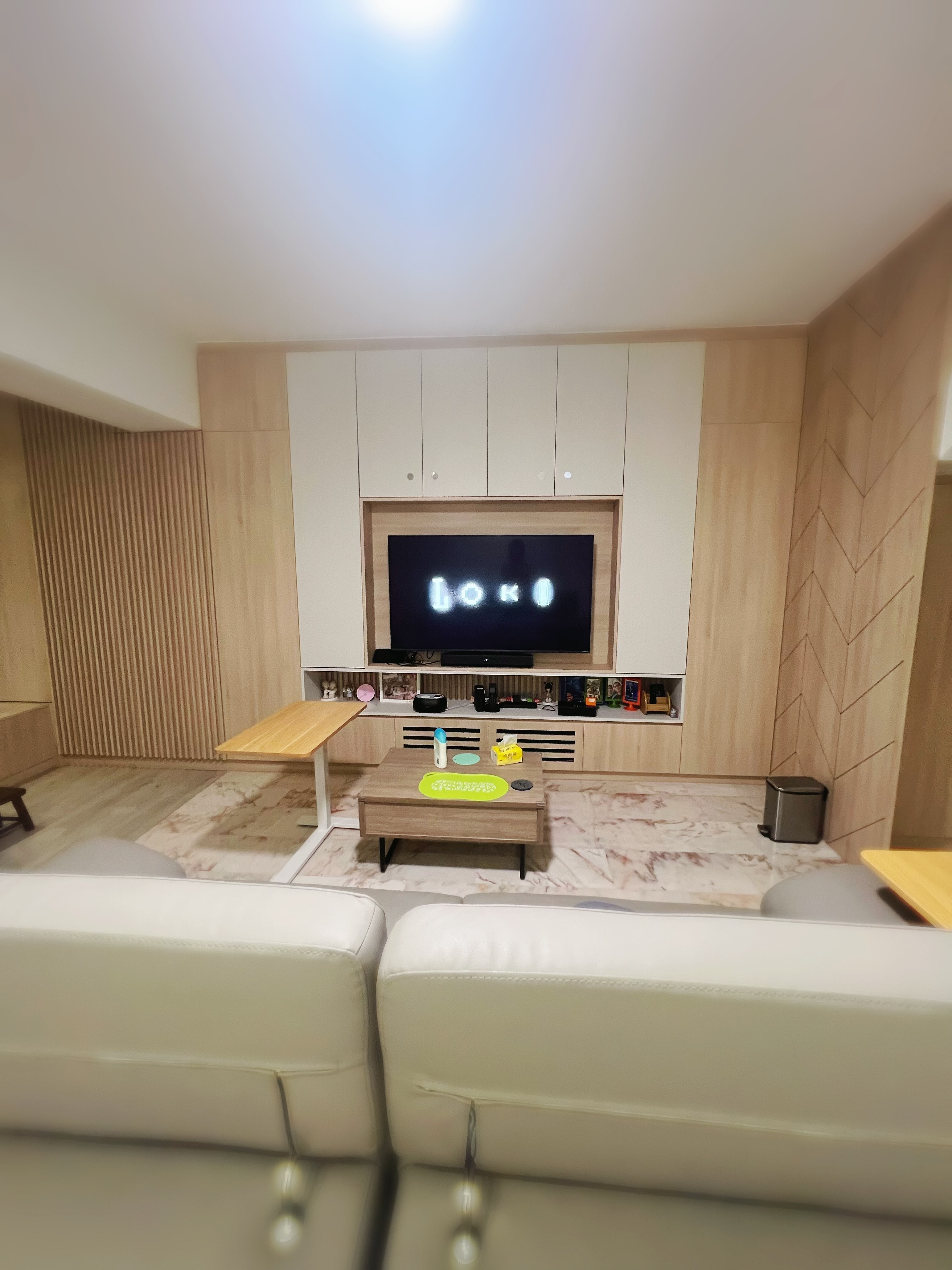 Transformation of an old maisonette: Big space living with home gym - Modern living room, minimalist design, wooden accents