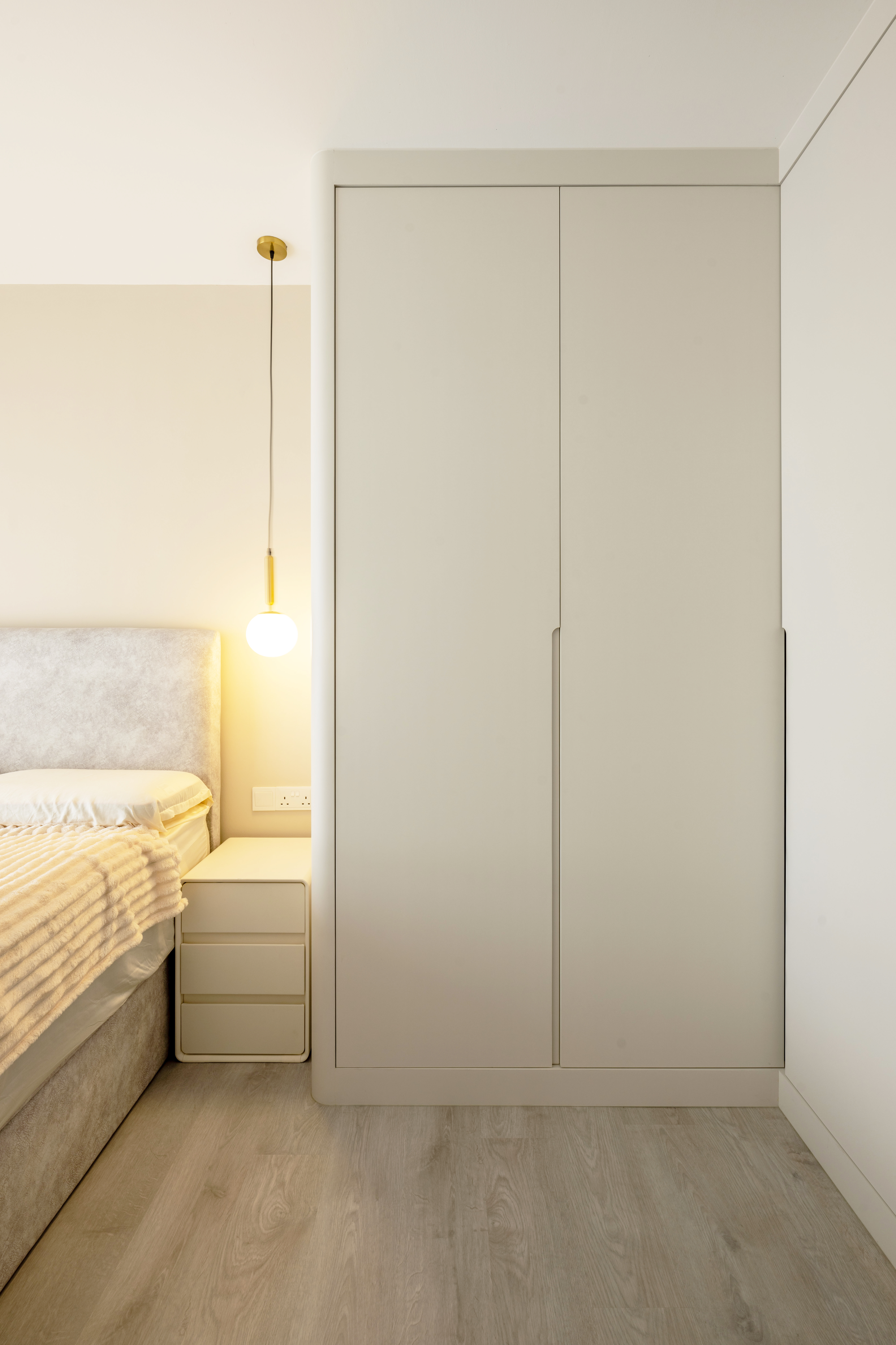 Minimalistic and cozy home for under 34k | 4-room BTO in Tengah - Modern minimalist bedroom, beige and white color scheme