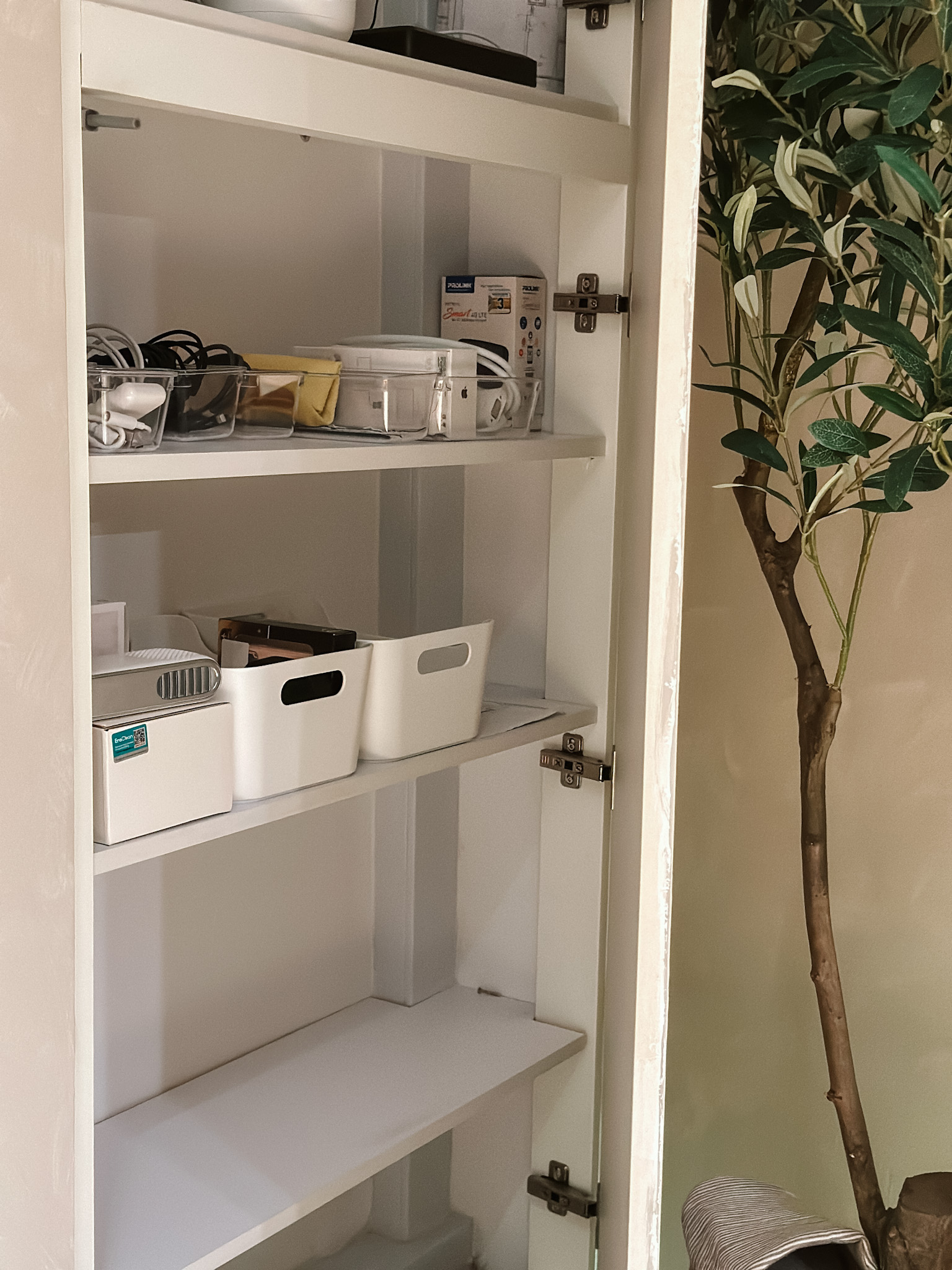 Our-Cosy-Entryway:-Limewashed-with-practical-storage-solutions