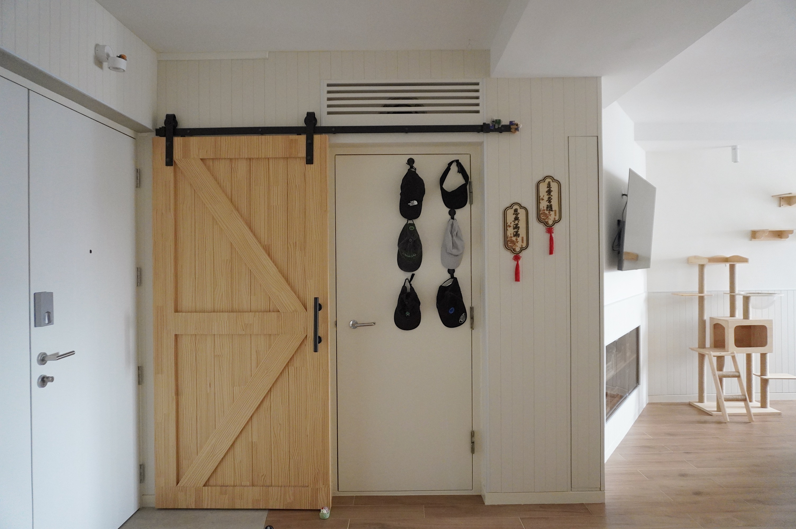 Earthy-Entryway-with-Pops-of-Color:-Ditching-the-built-in-shoe-cabinet