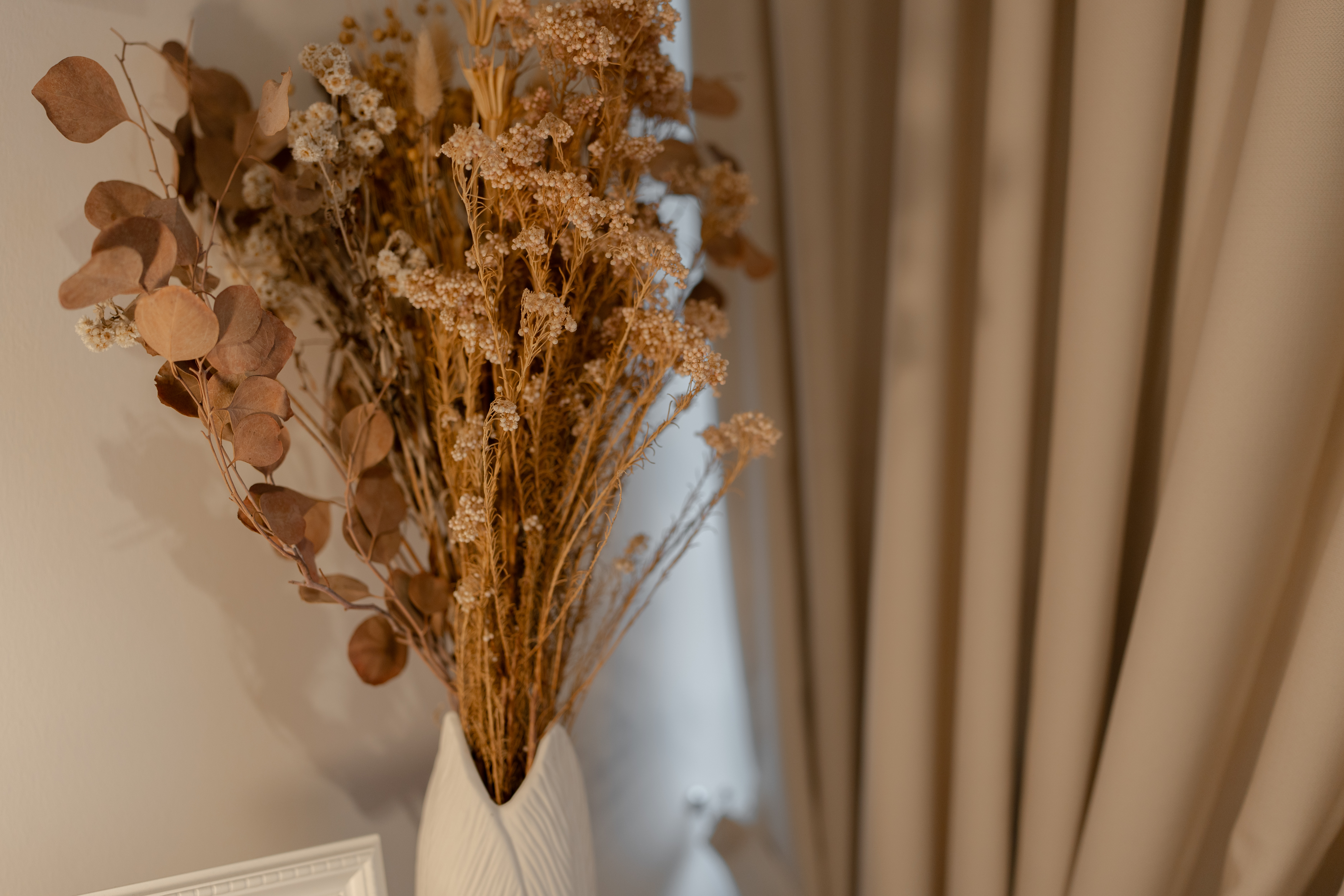 Entryway Essentials: Style, Storage and a touch of our personality! - dry, brown leaves, dried branches, twigs, stems