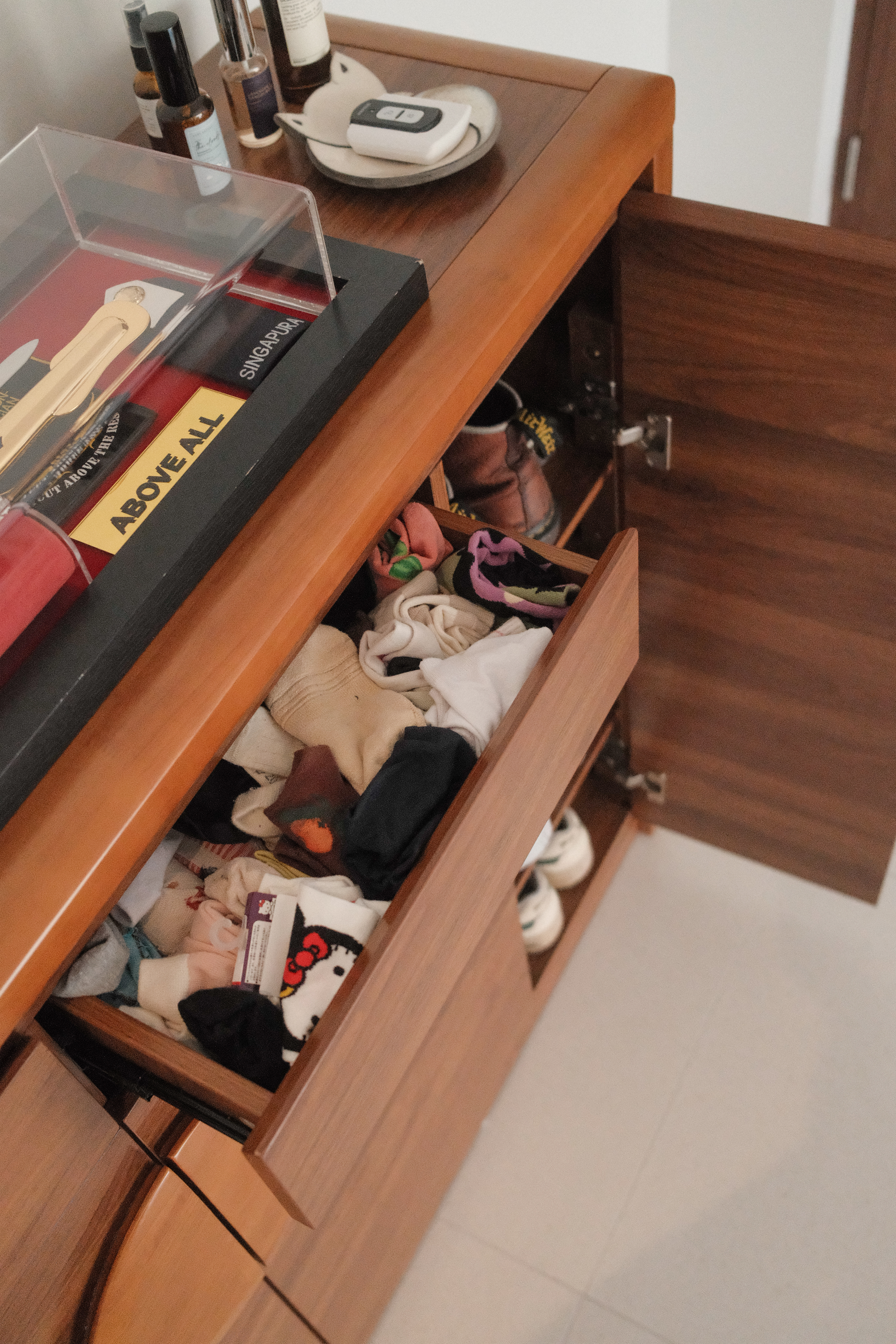 Open-and-Spacious-Entry-Way-with-Zero-Built-in-Carpentry