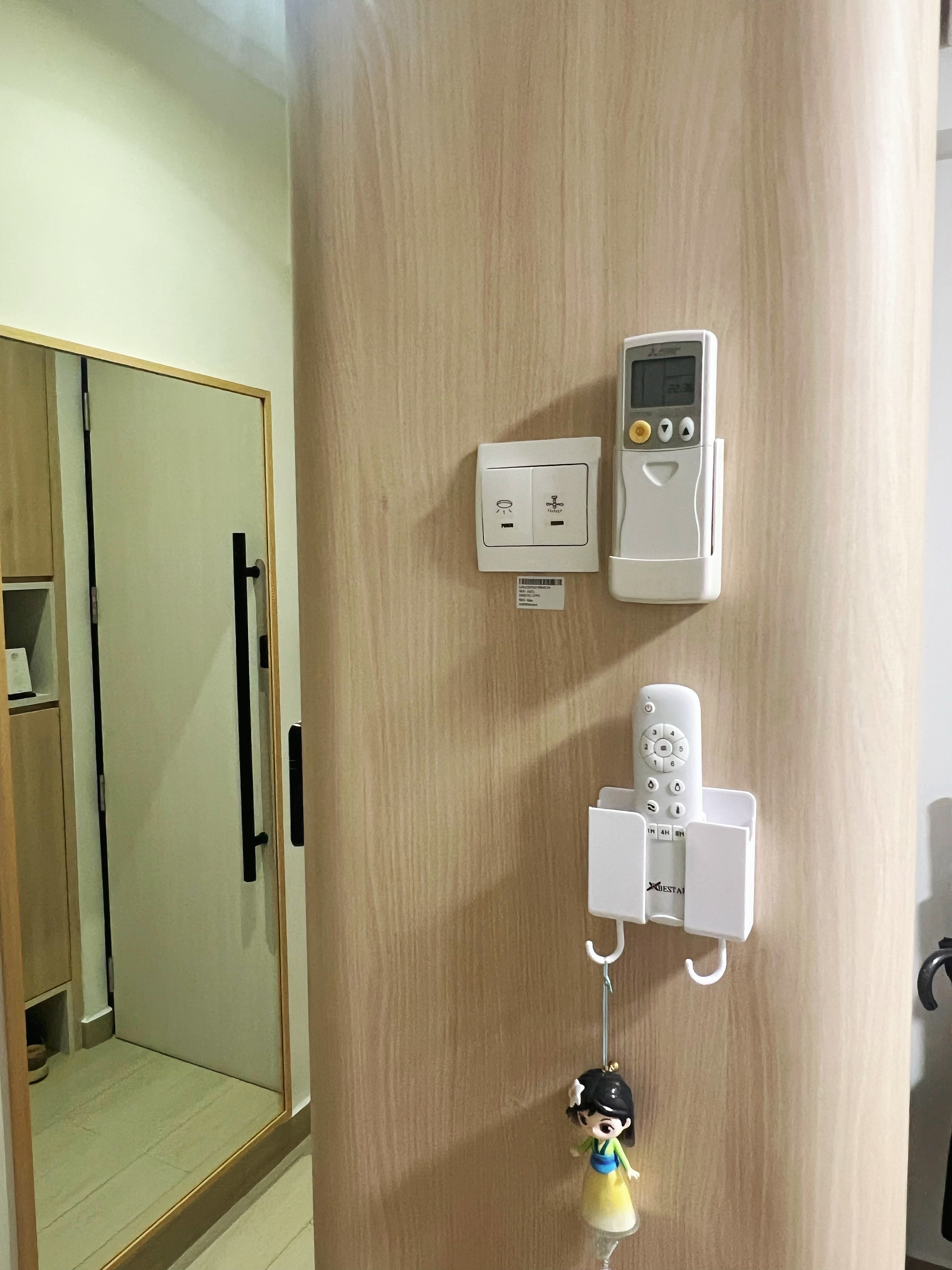 A simple entryway: Small and functional for a warm welcome to our home - Smart thermostat, remote control, wooden wall