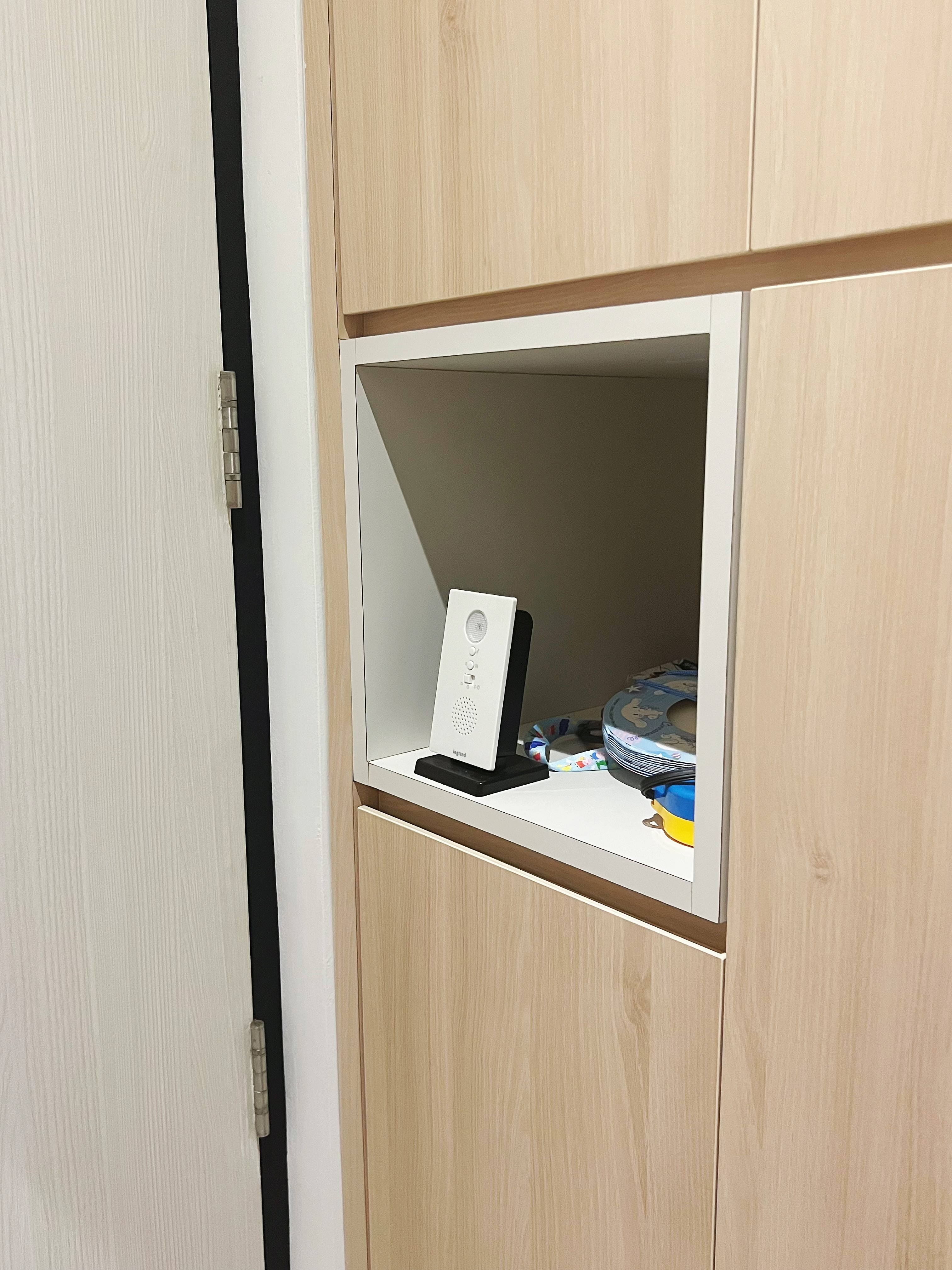 A simple entryway: Small and functional for a warm welcome to our home - Wooden cabinet, open shelf, white cabinet doors