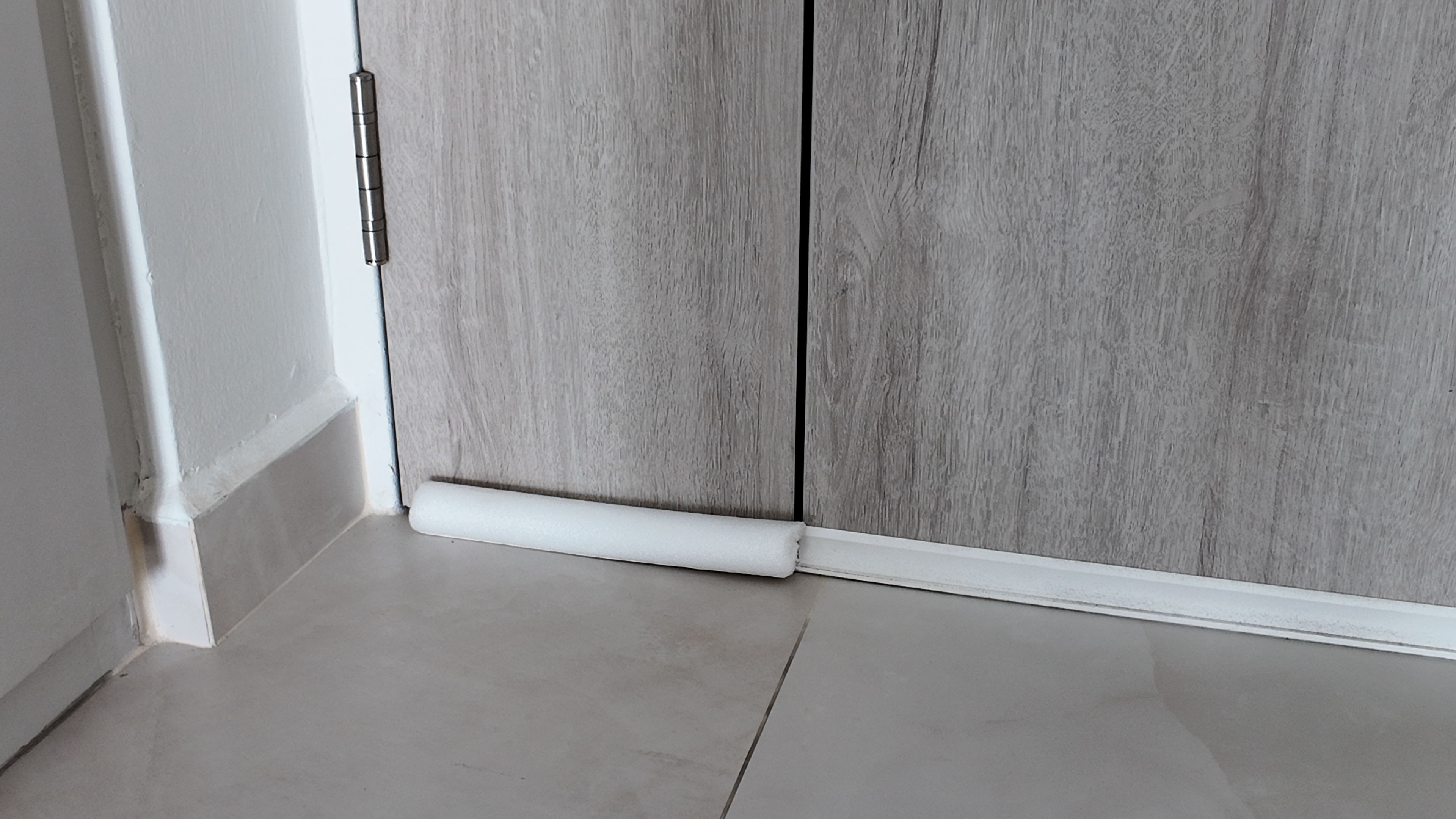 Functional-Storage-Solutions:-A-Peek-into-Our-Simple-Entryway