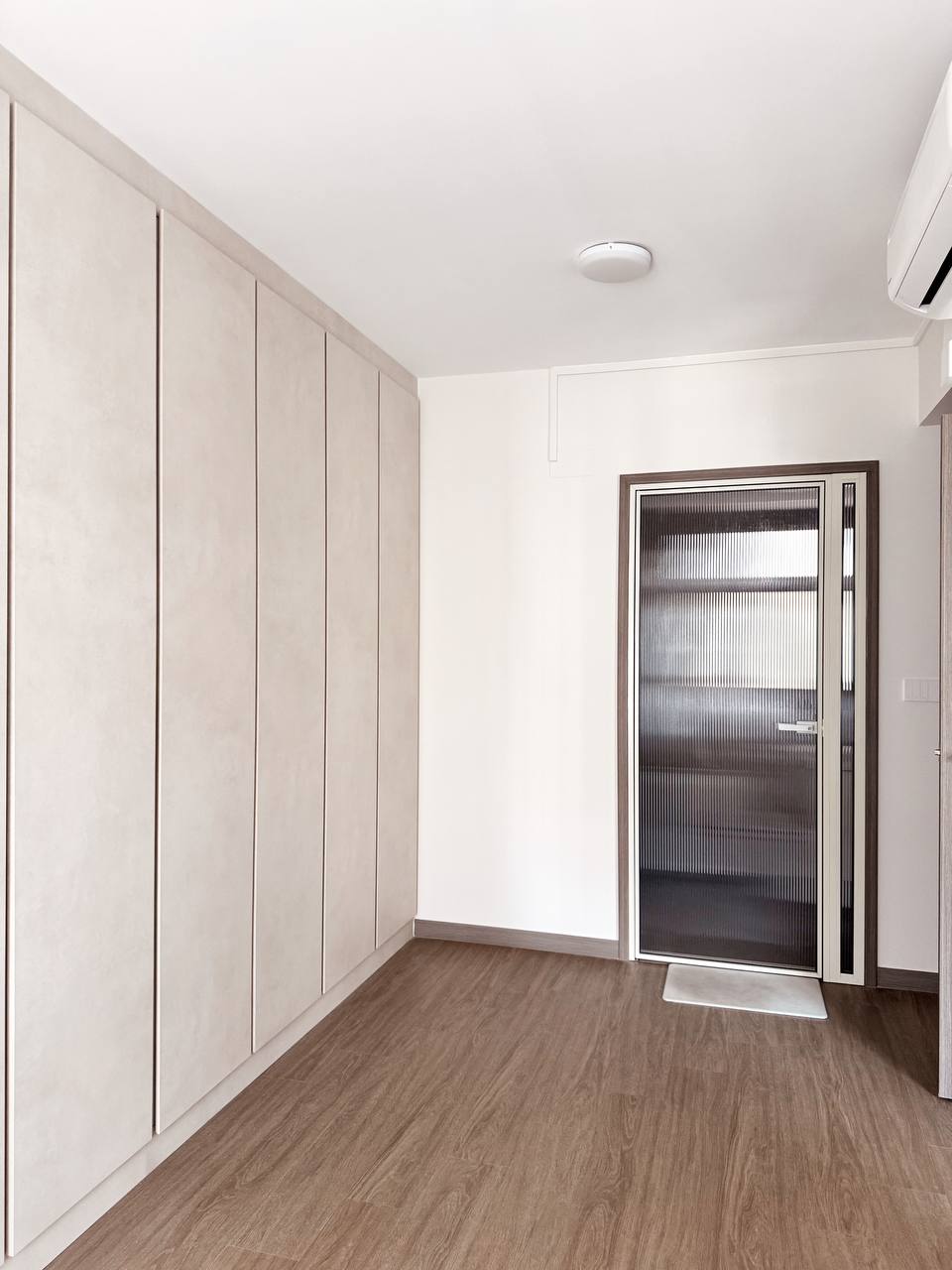 $34k 5-Room BTO House Tour in Tengah | Cosy, Minimalist - Light-colored wooden cabinets, minimalist design, clean lines