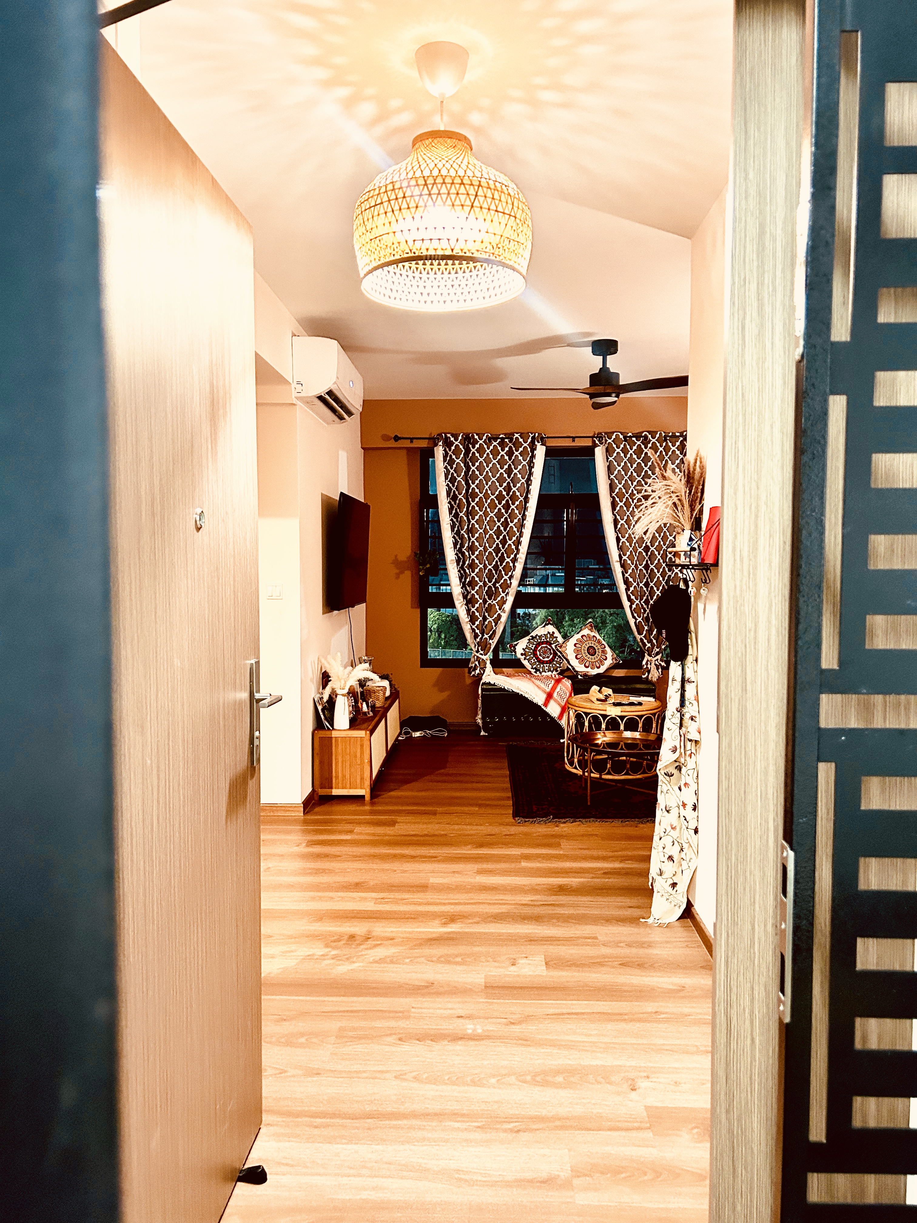 Less is More: A Minimalist Entryway with open space! - Modern living room, cozy room, wooden floor, large window, curtains