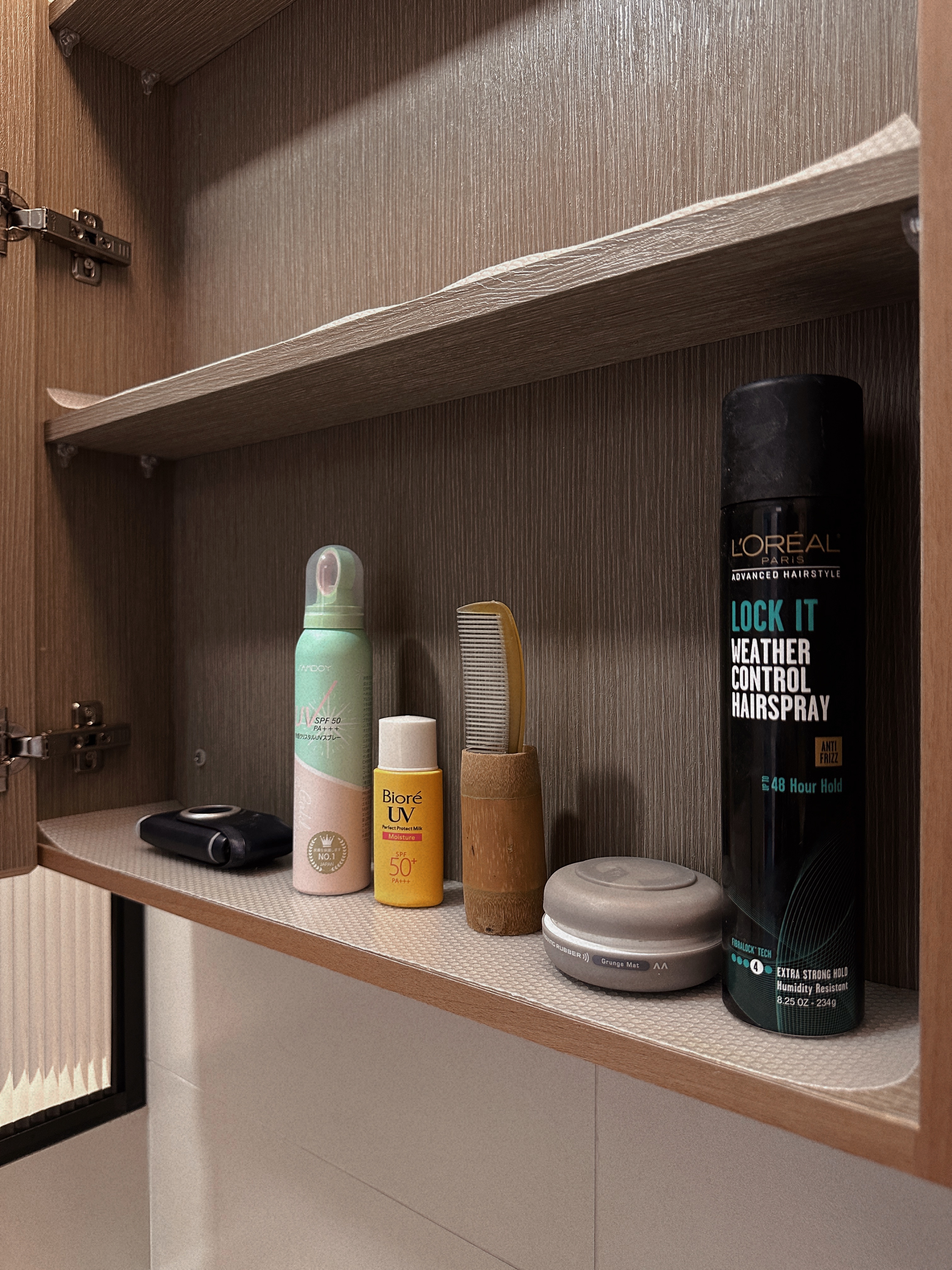 Getting Ready/Unready Without A Dressing Table