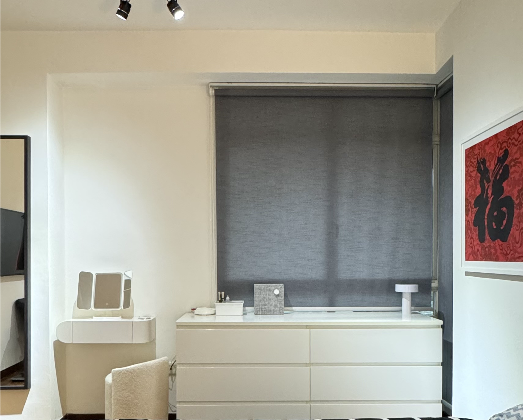 Minimalist Vanity Area: A Simple, Clean Sanctuary for Self-Care