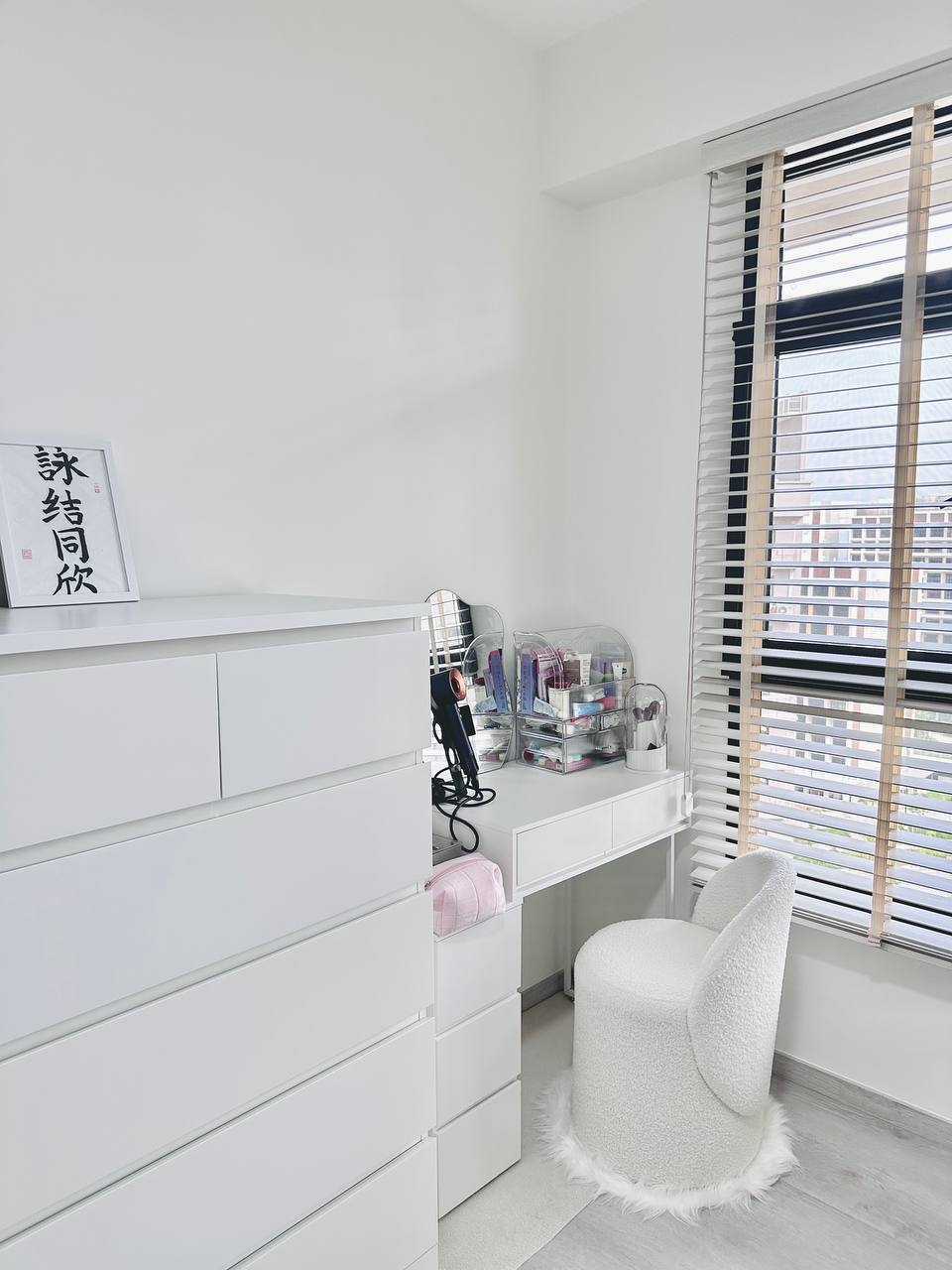 Simple and Minimalistic vanity space for under $400