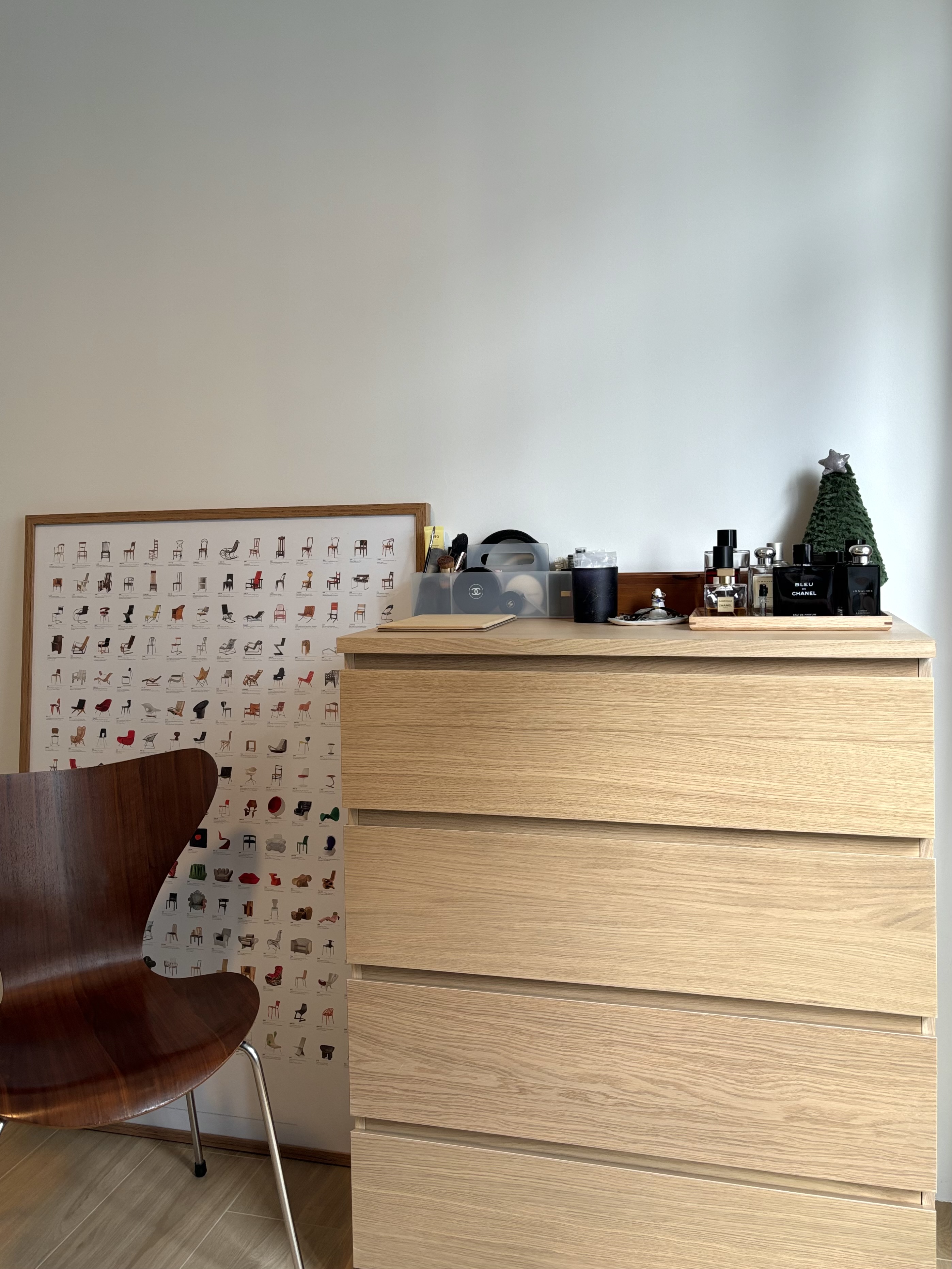 Vanity Area: No built-in, simple and organised