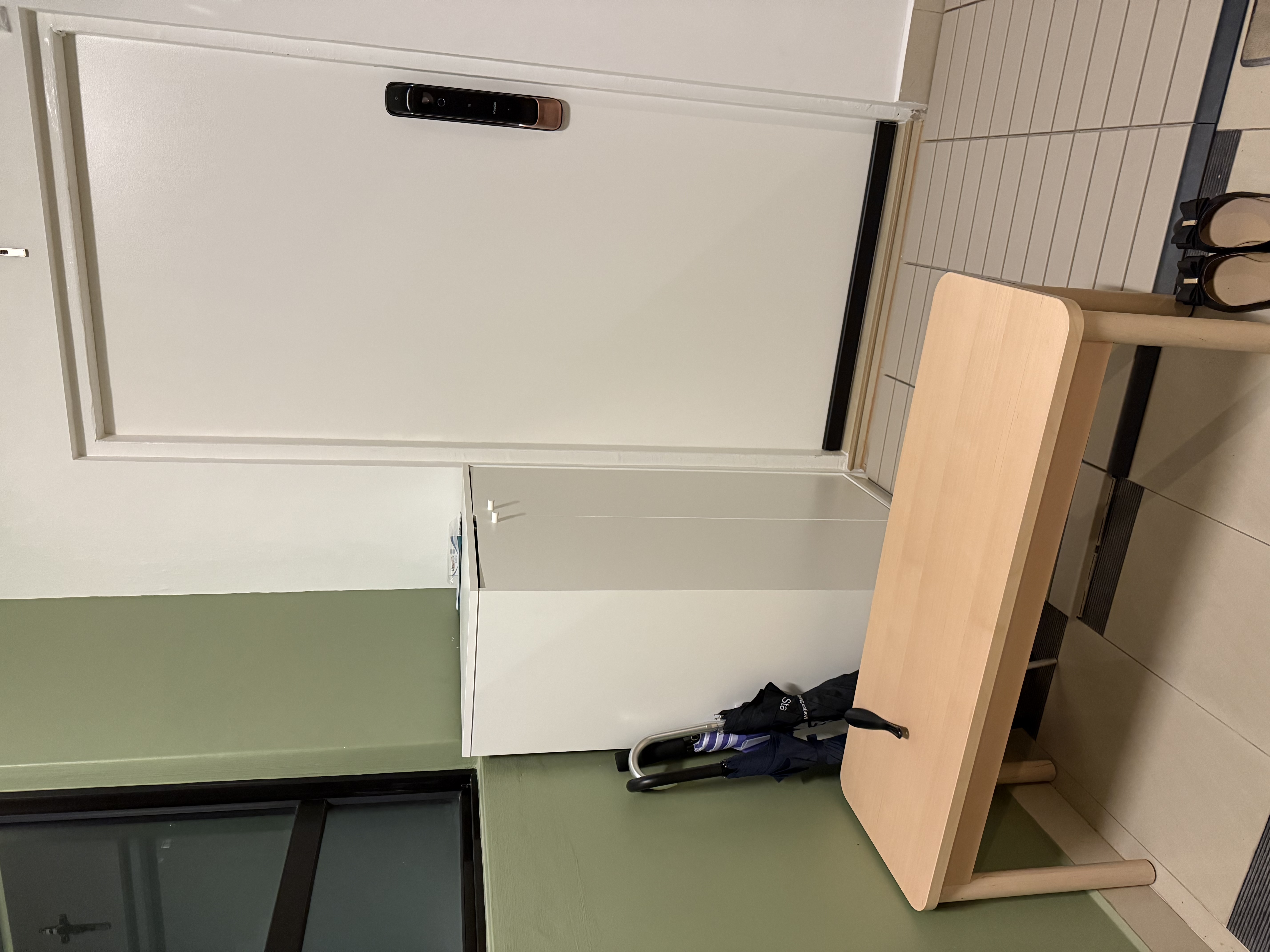 A-simple-and-functional-entrance