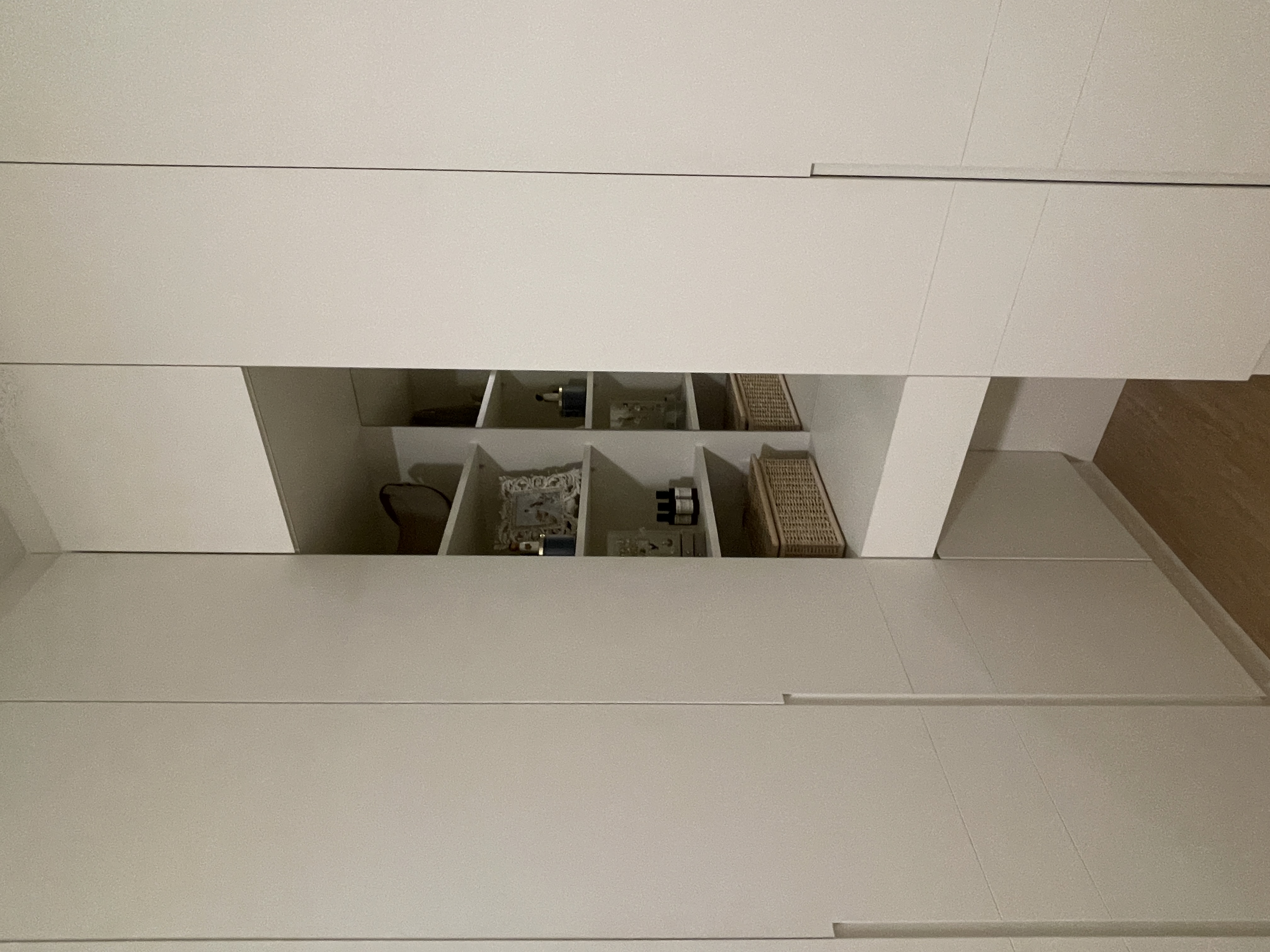 Vanity: a Minimalist Beauty Bar