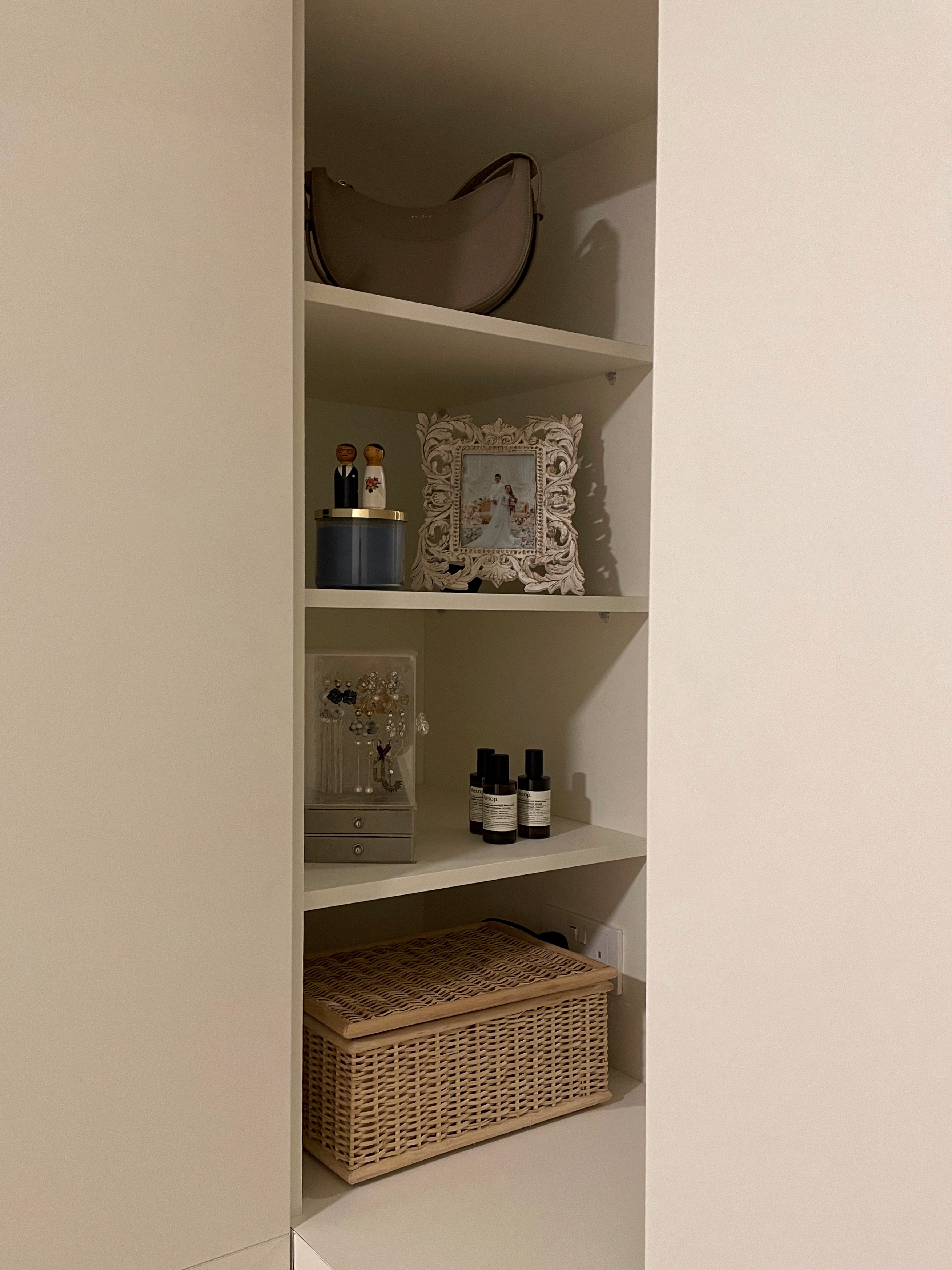 Vanity: a Minimalist Beauty Bar