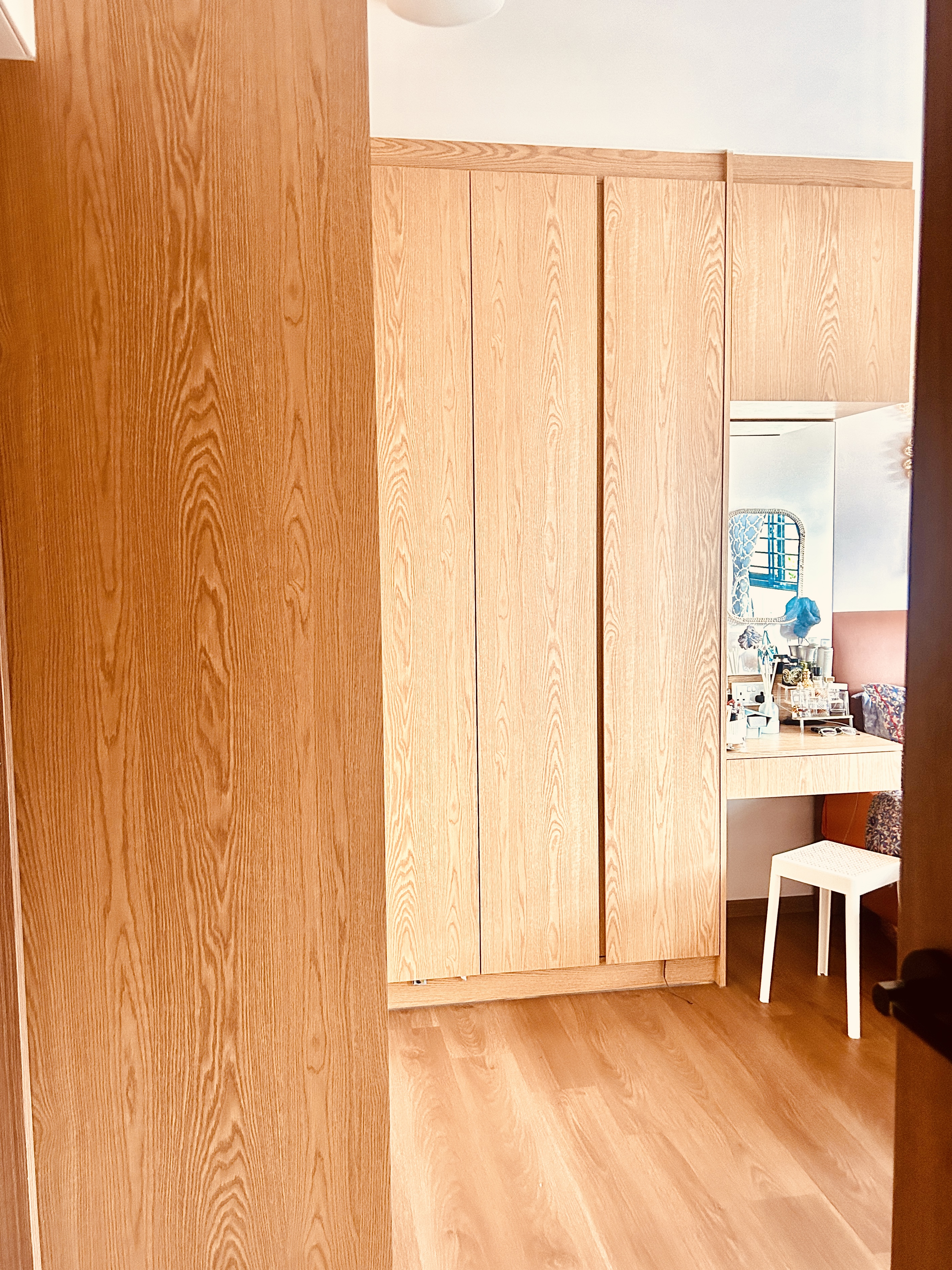 Affordable-Elegance:-A-wardrobe-integrated-vanity-under-$3k-