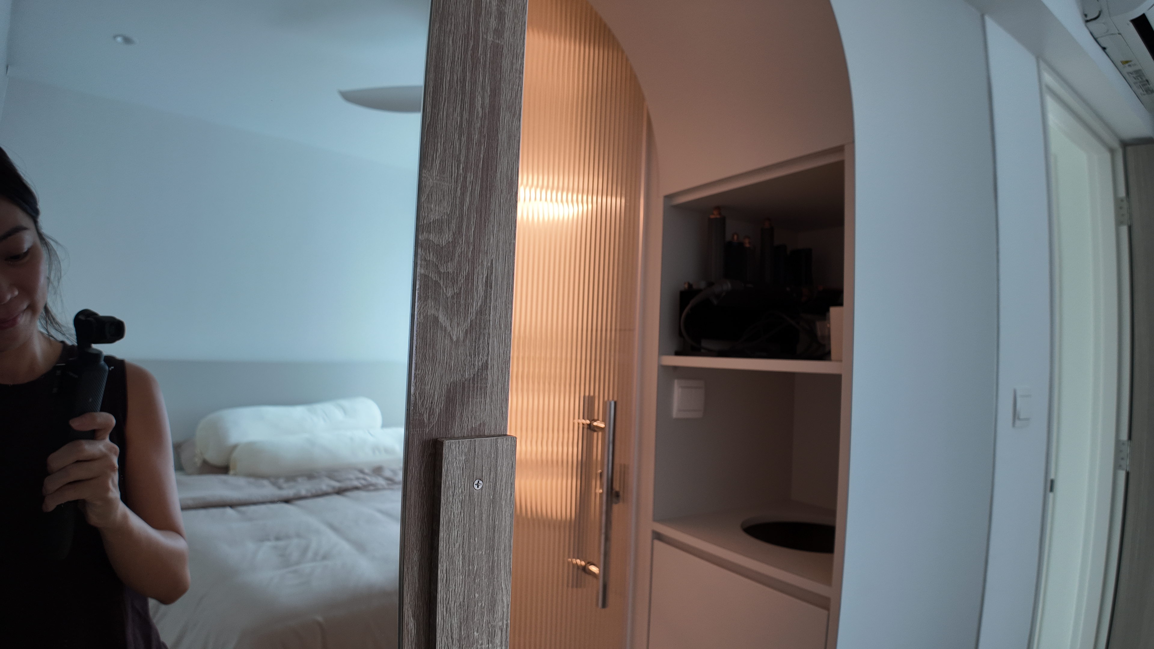 Simple Standing Vanity: Hotel-Inspired Style