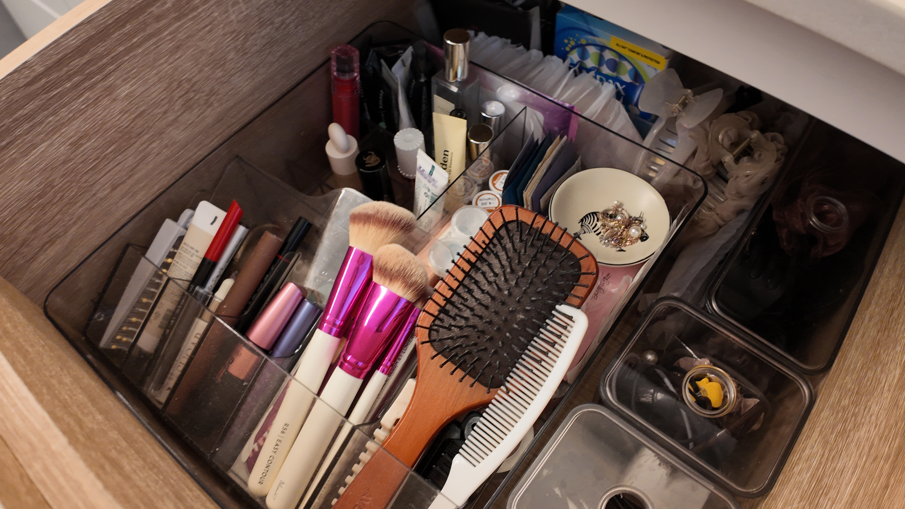 Simple Standing Vanity: Hotel-Inspired Style