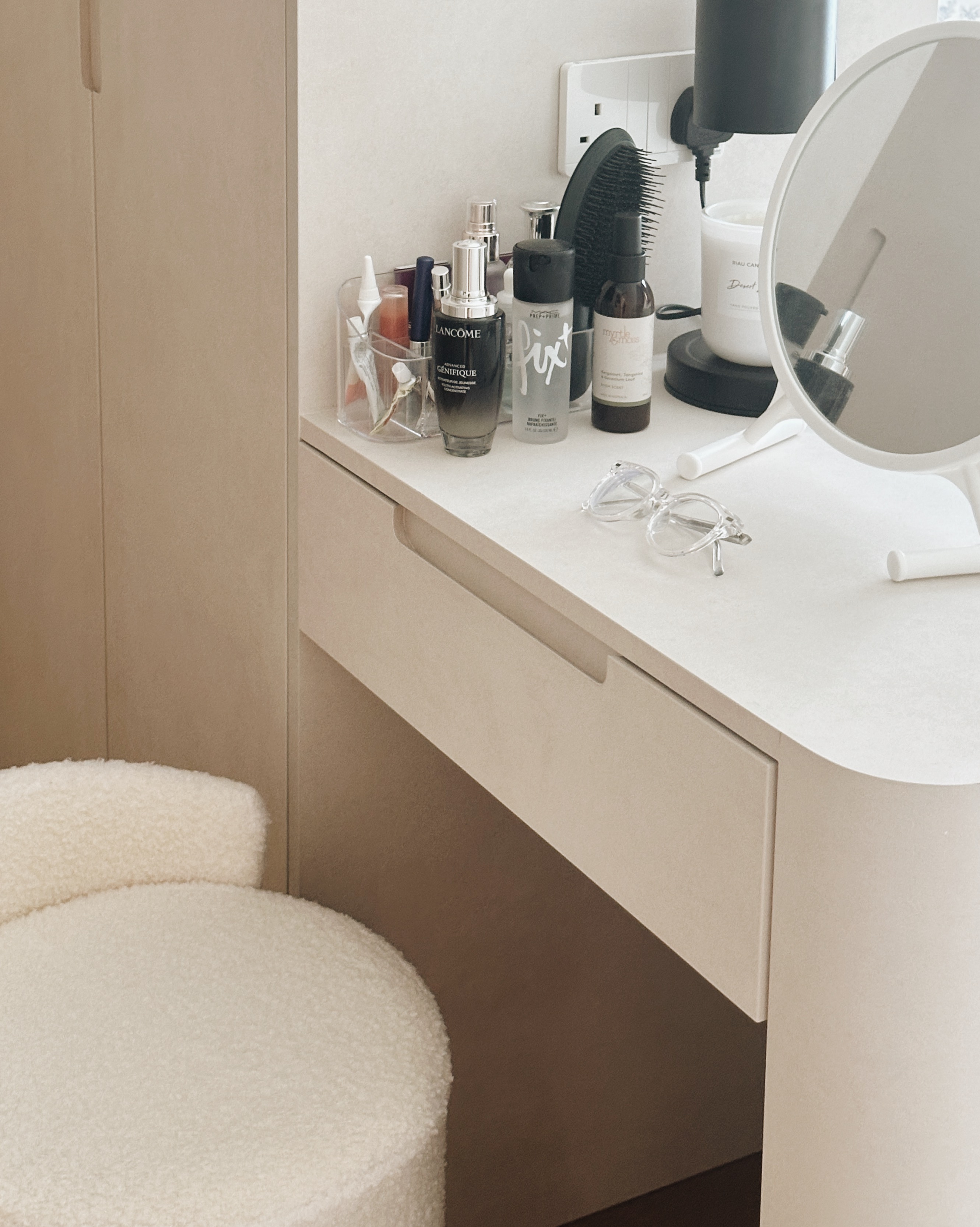 Minimalist Comfort: My Soft-Neutral Vanity Setup