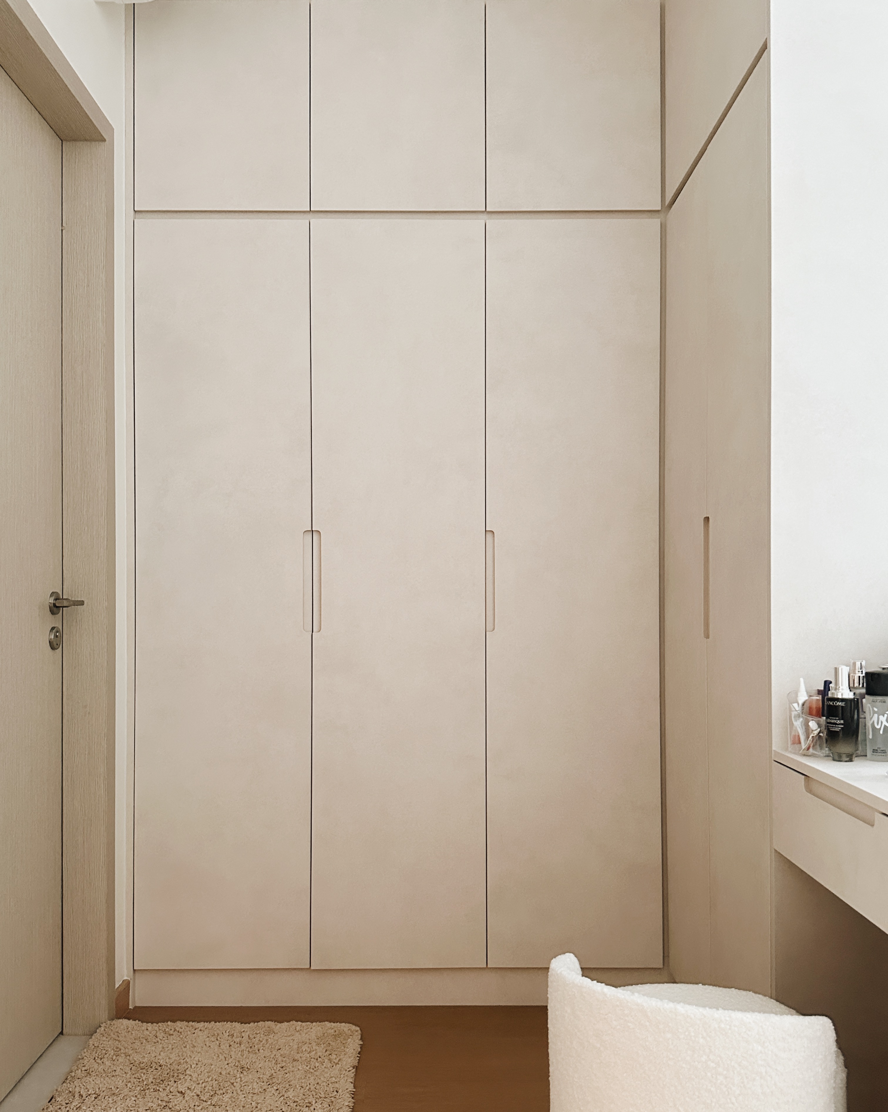 Minimalist Comfort: My Soft-Neutral Vanity Setup