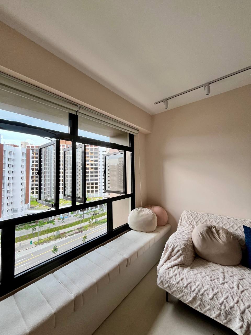 Living-Room-Cozy-Corner-Ideas-with-Sunset-View