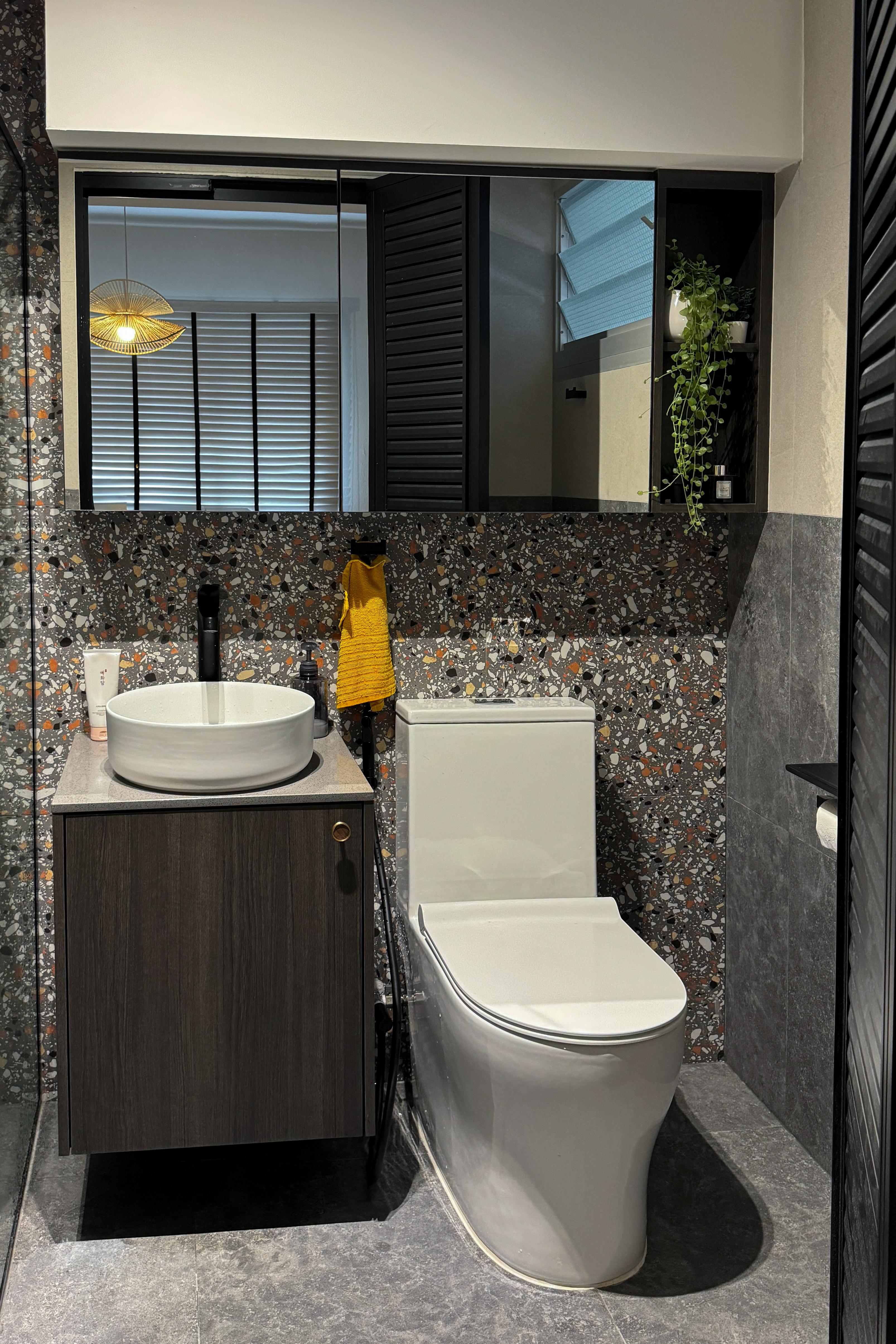 Before & After: A Simple Vanity for Master Bathroom!