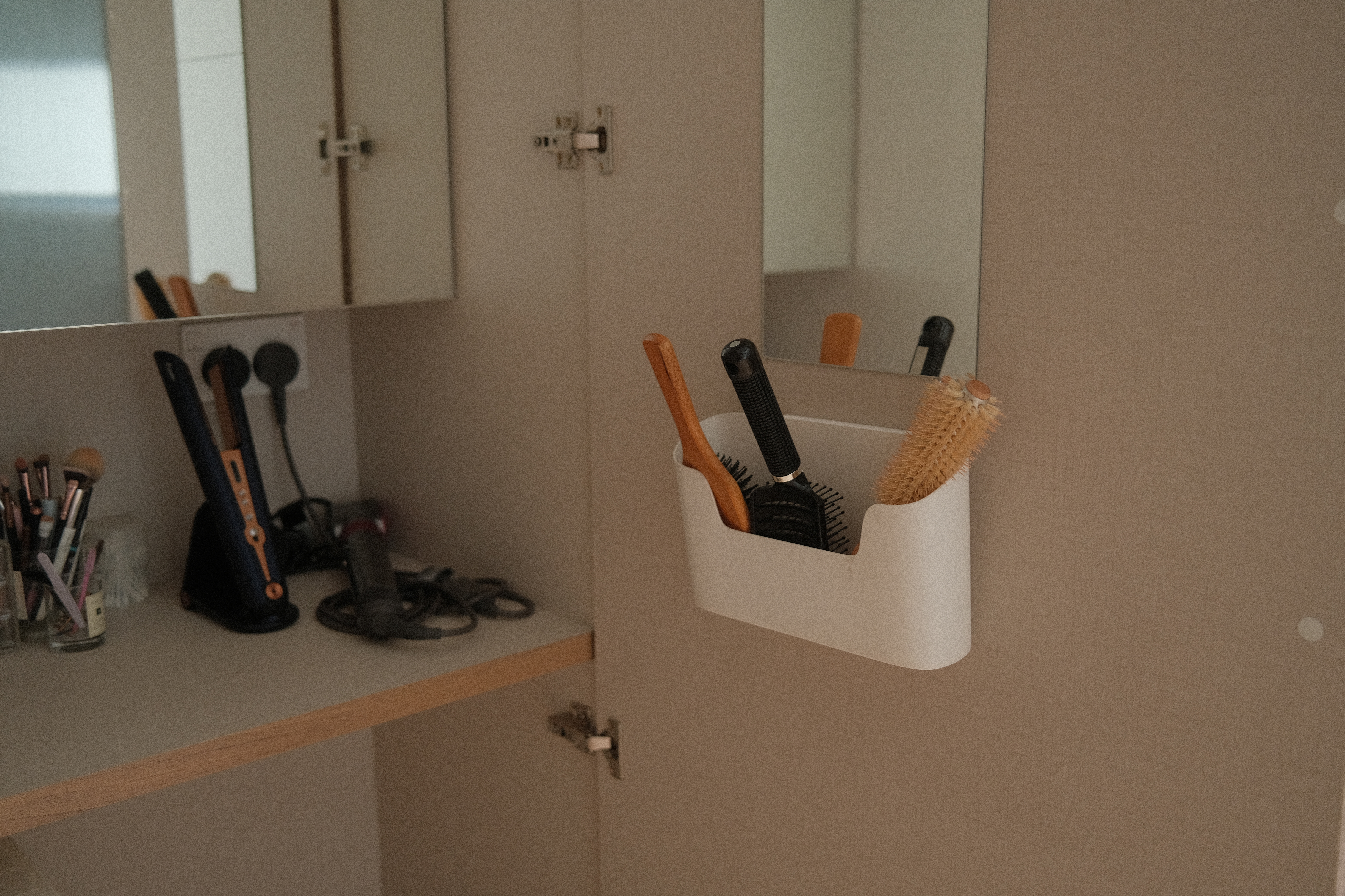 Elegant Minimalism: A Thoughtfully Designed Vanity Space