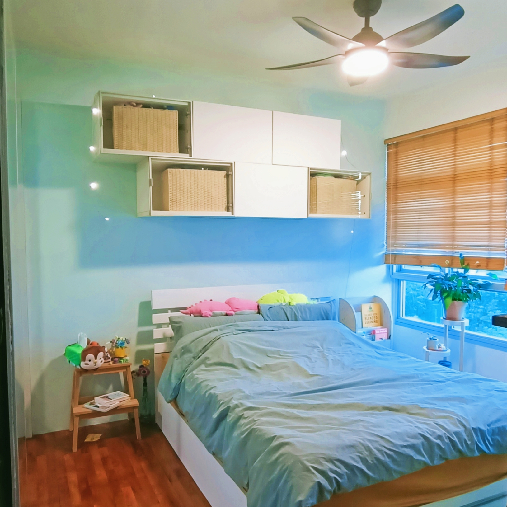 Rustic Cozy Bedroom That Breaks All The Rules