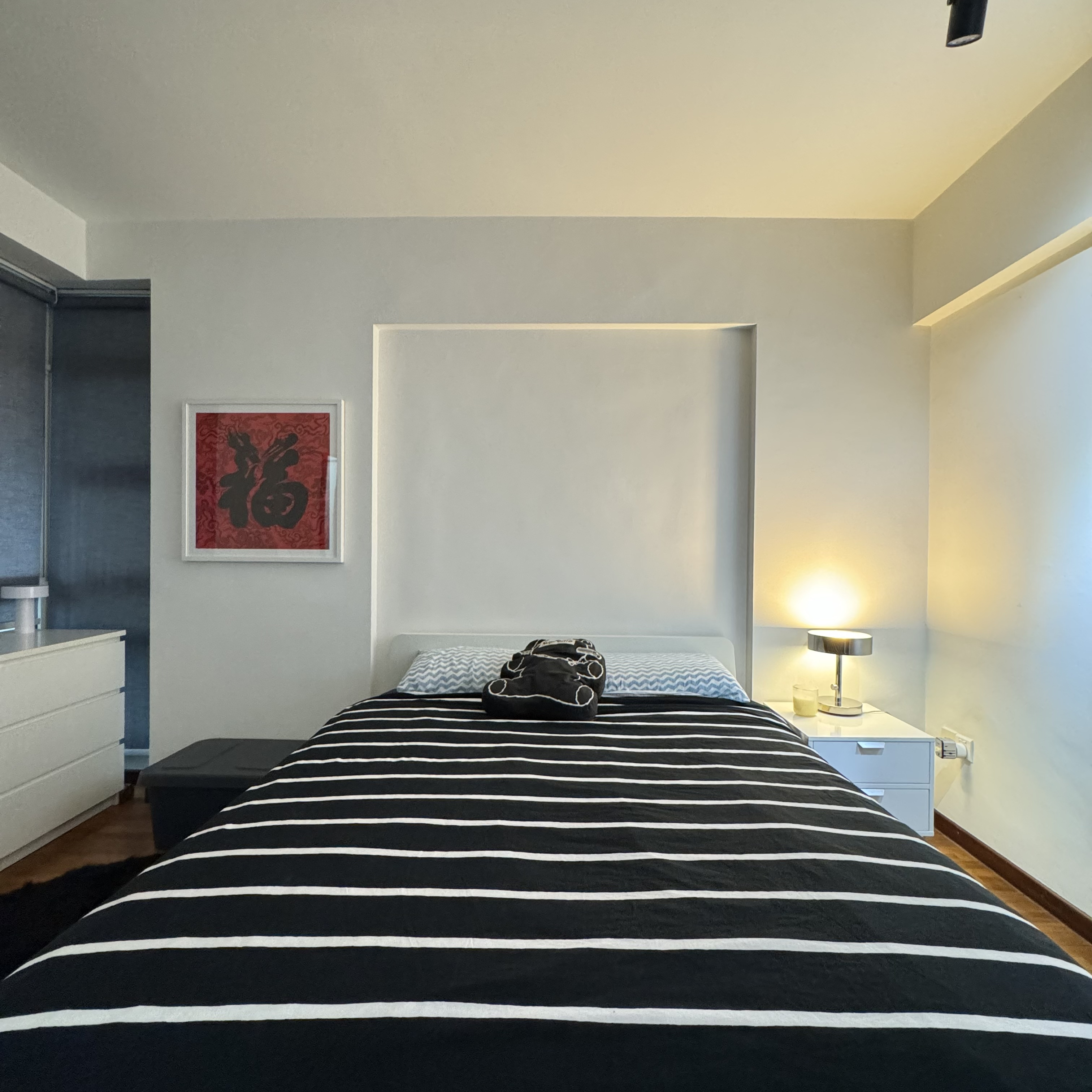 Minimalist Bedroom: Simple and Monochrome Elegance under $4k