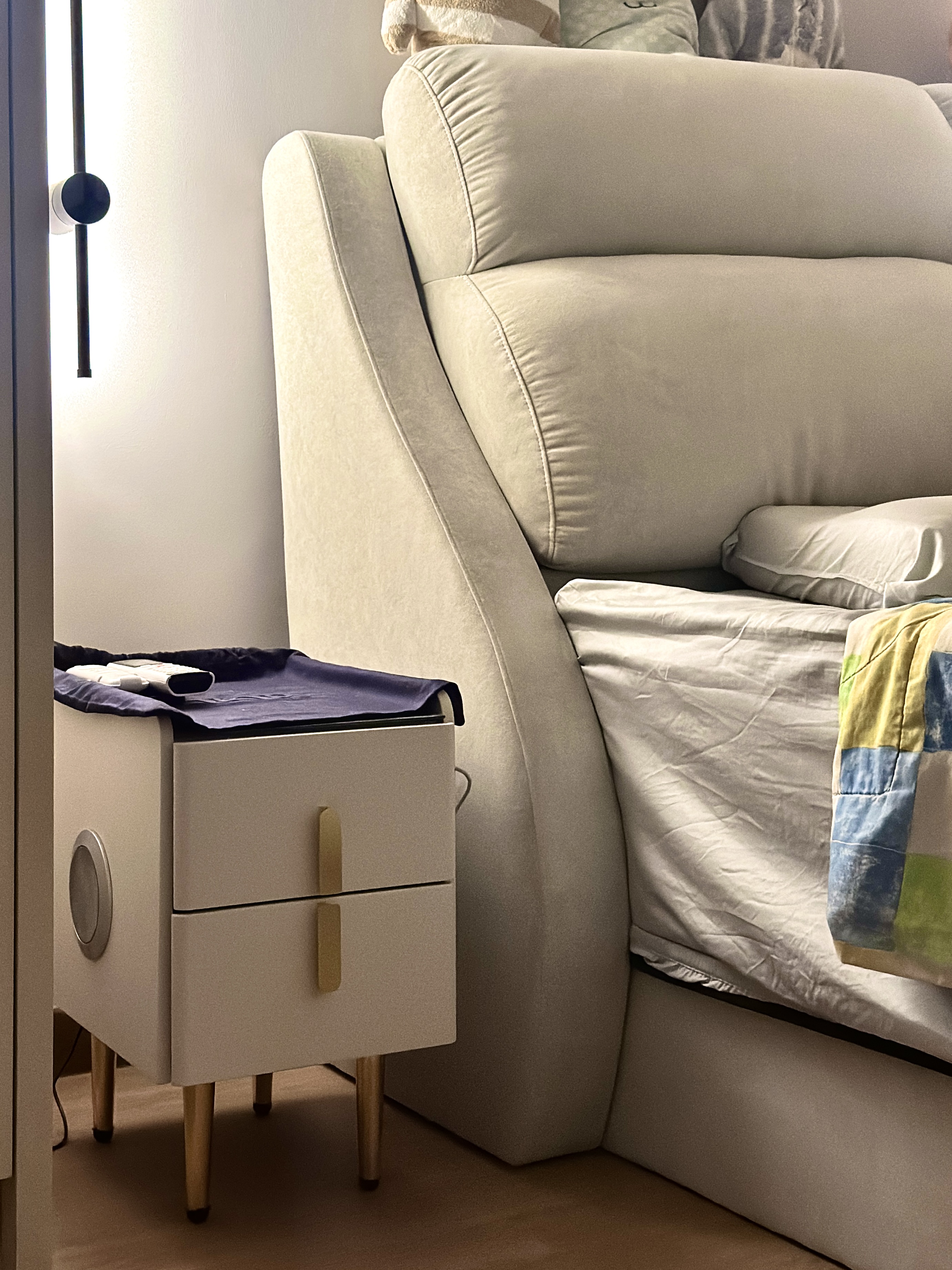 Designing A Cozy & Minimalistic Bedroom | Tampines