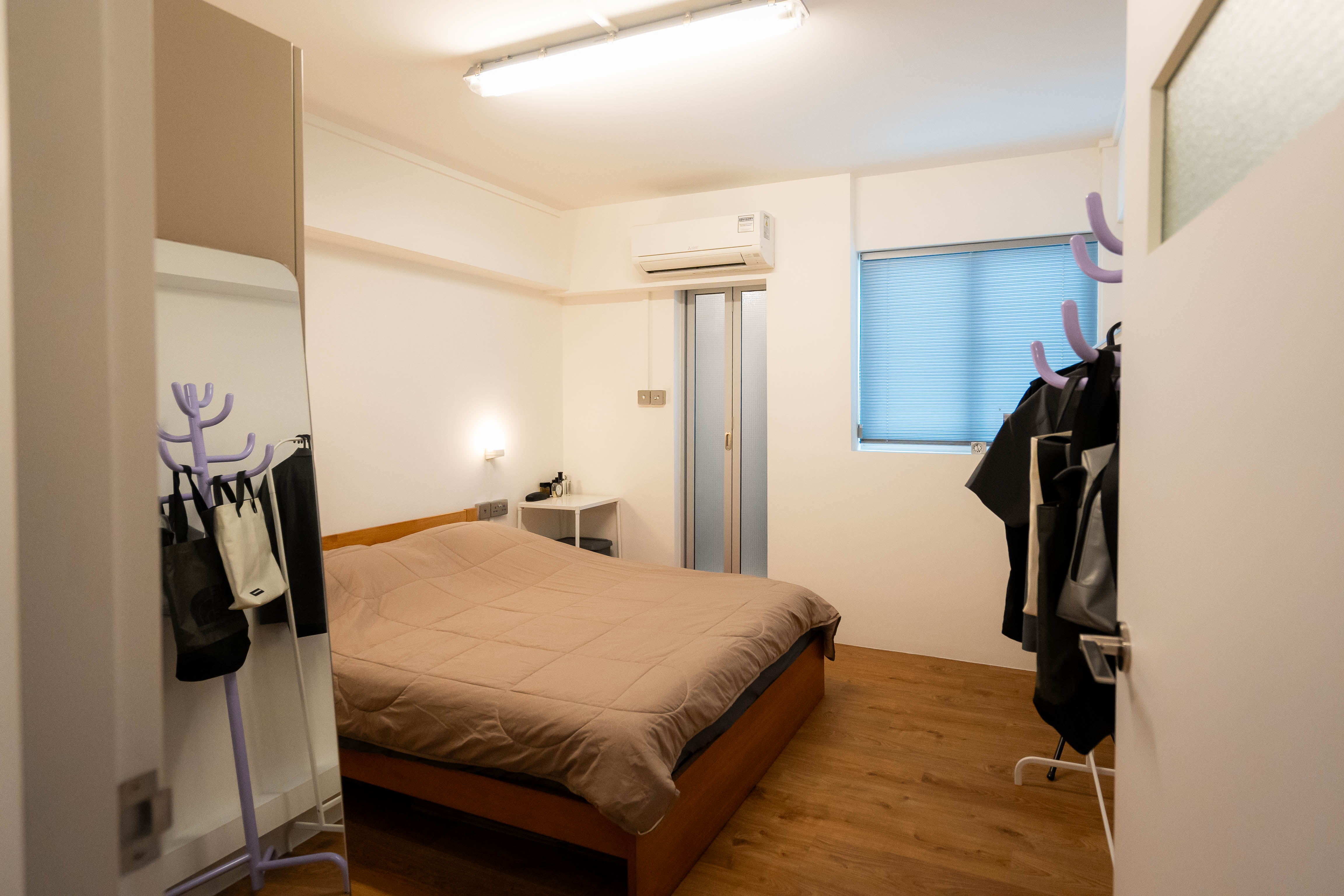 Using colour to spruce up a minimalist bedroom!