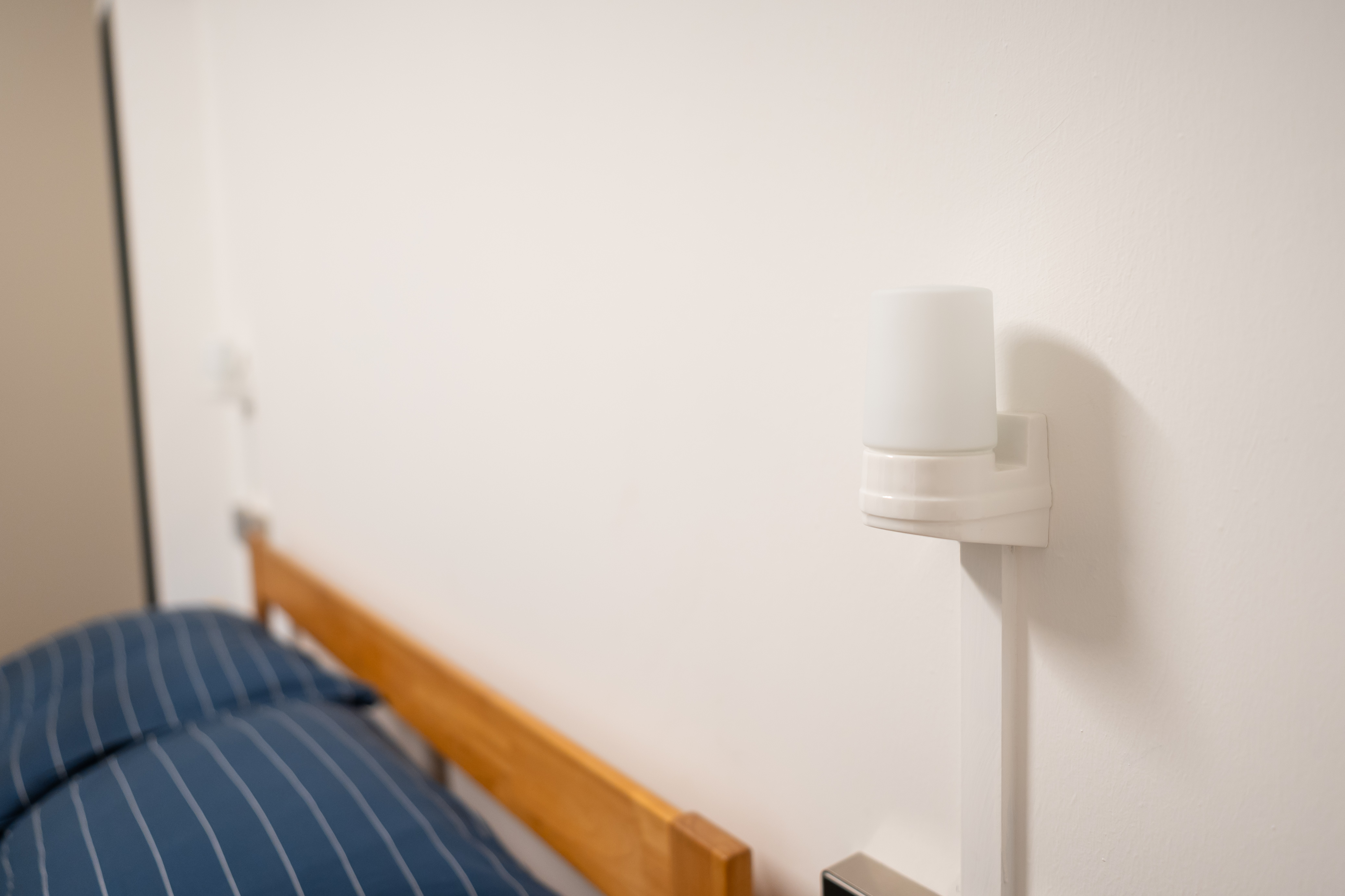 Using-colour-to-spruce-up-a-minimalist-bedroom!