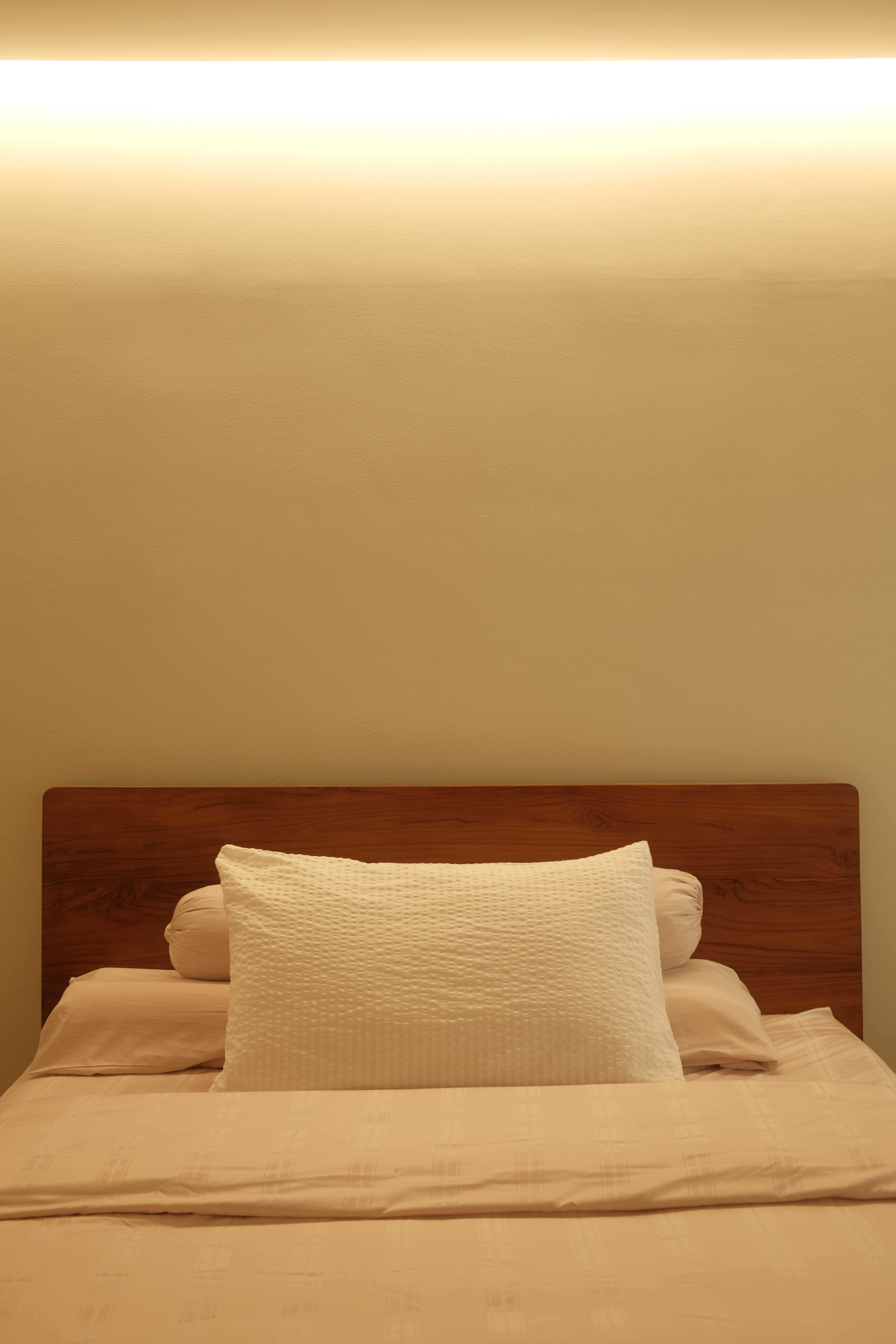 Privacy by Design: Walk-In Wardrobe Creates a Hidden Bedroom Retreat