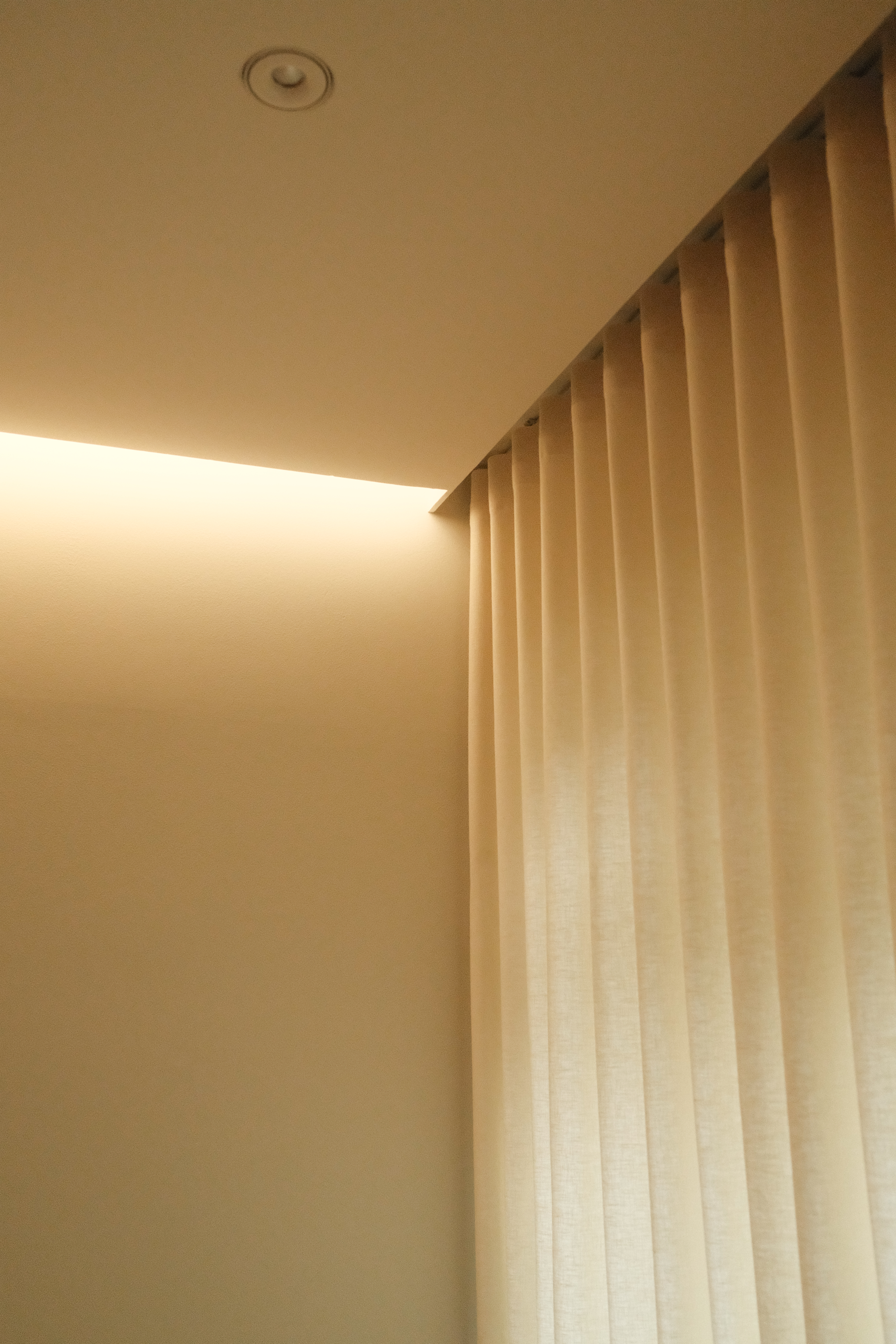 Privacy by Design: Walk-In Wardrobe Creates a Hidden Bedroom Retreat