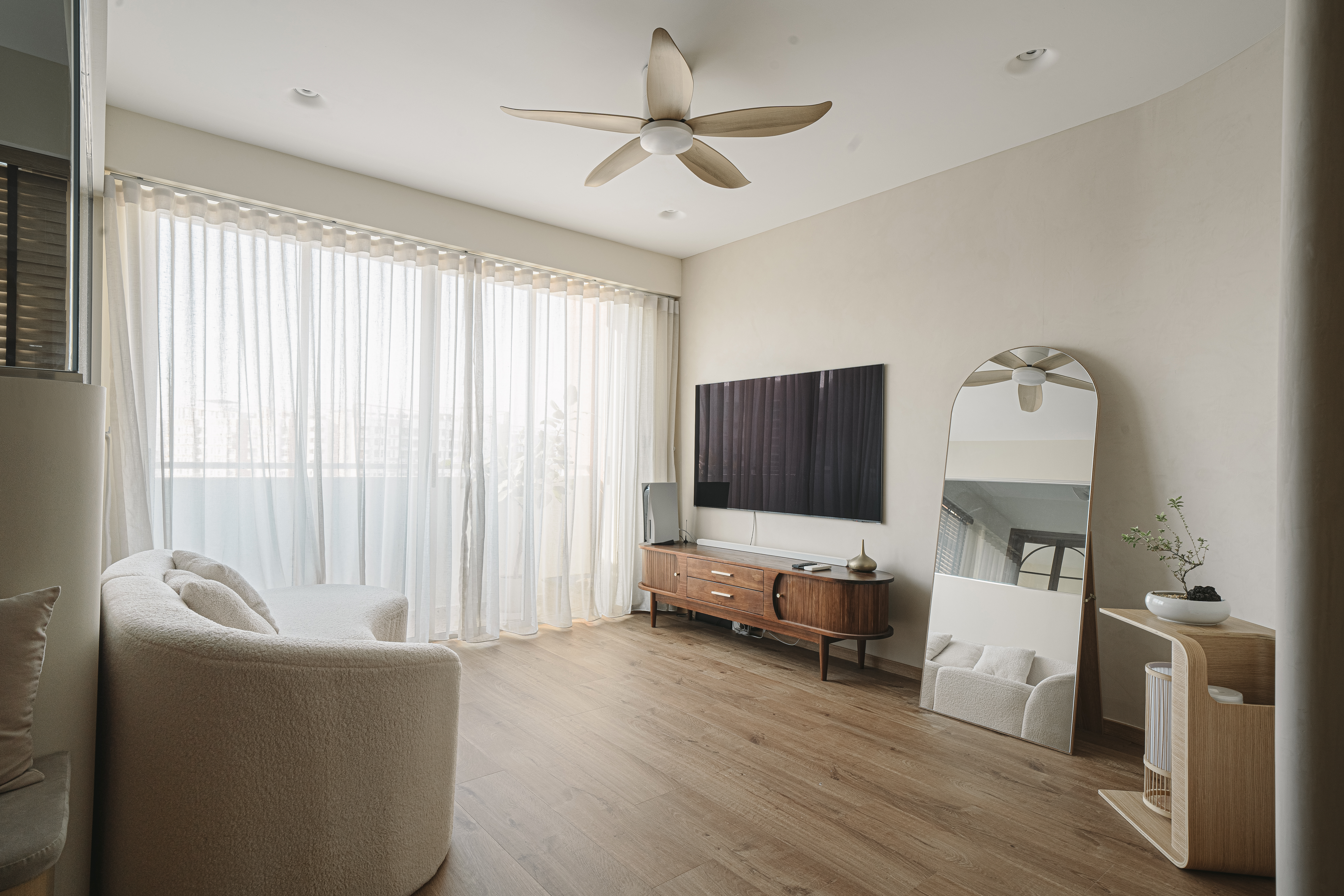 Japandi Bliss: A Harmonious Blend of Cozy and Minimalist Living Room