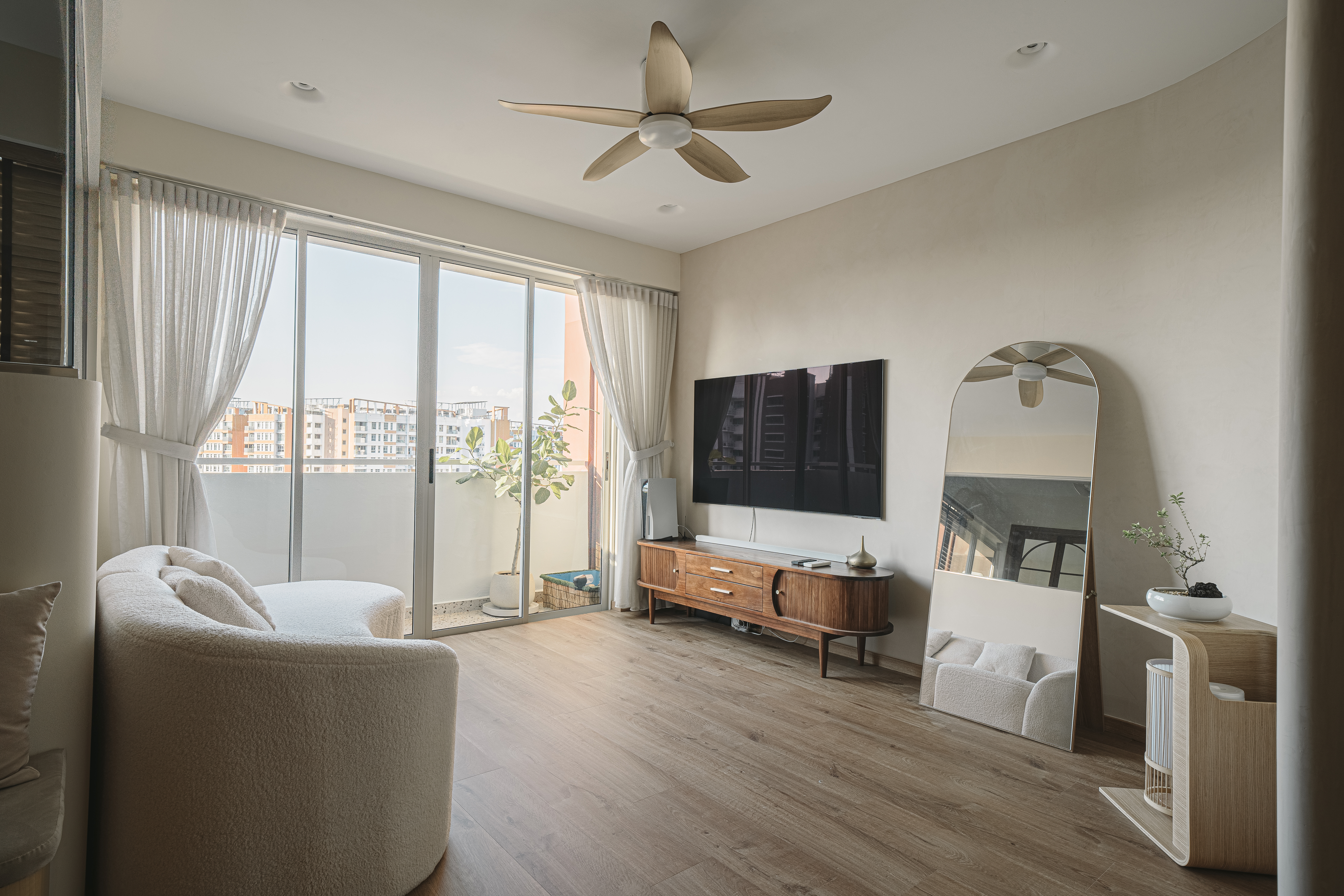 Japandi-Bliss:-A-Harmonious-Blend-of-Cozy-and-Minimalist-Living-Room