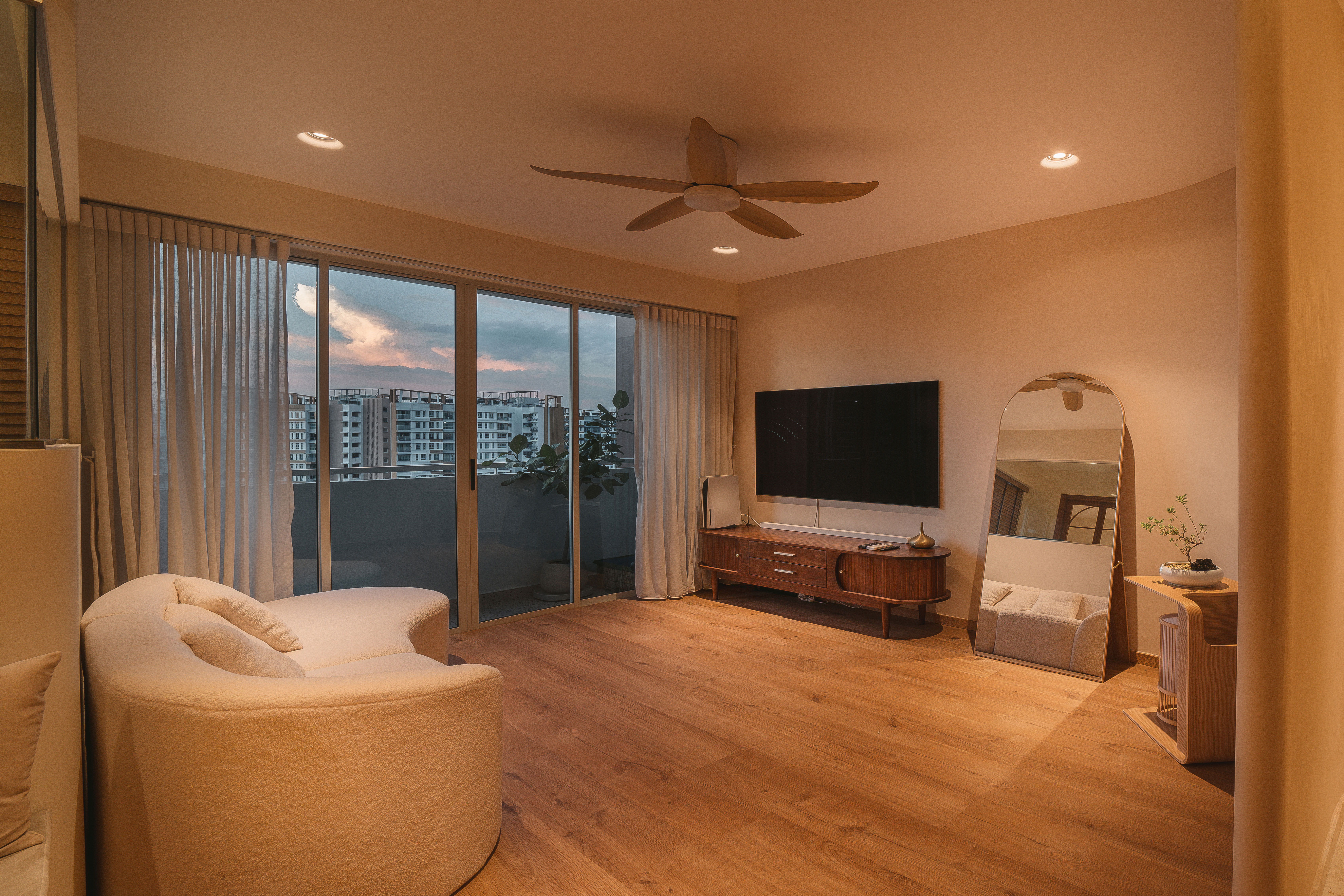 Japandi Bliss: A Harmonious Blend of Cozy and Minimalist Living Room