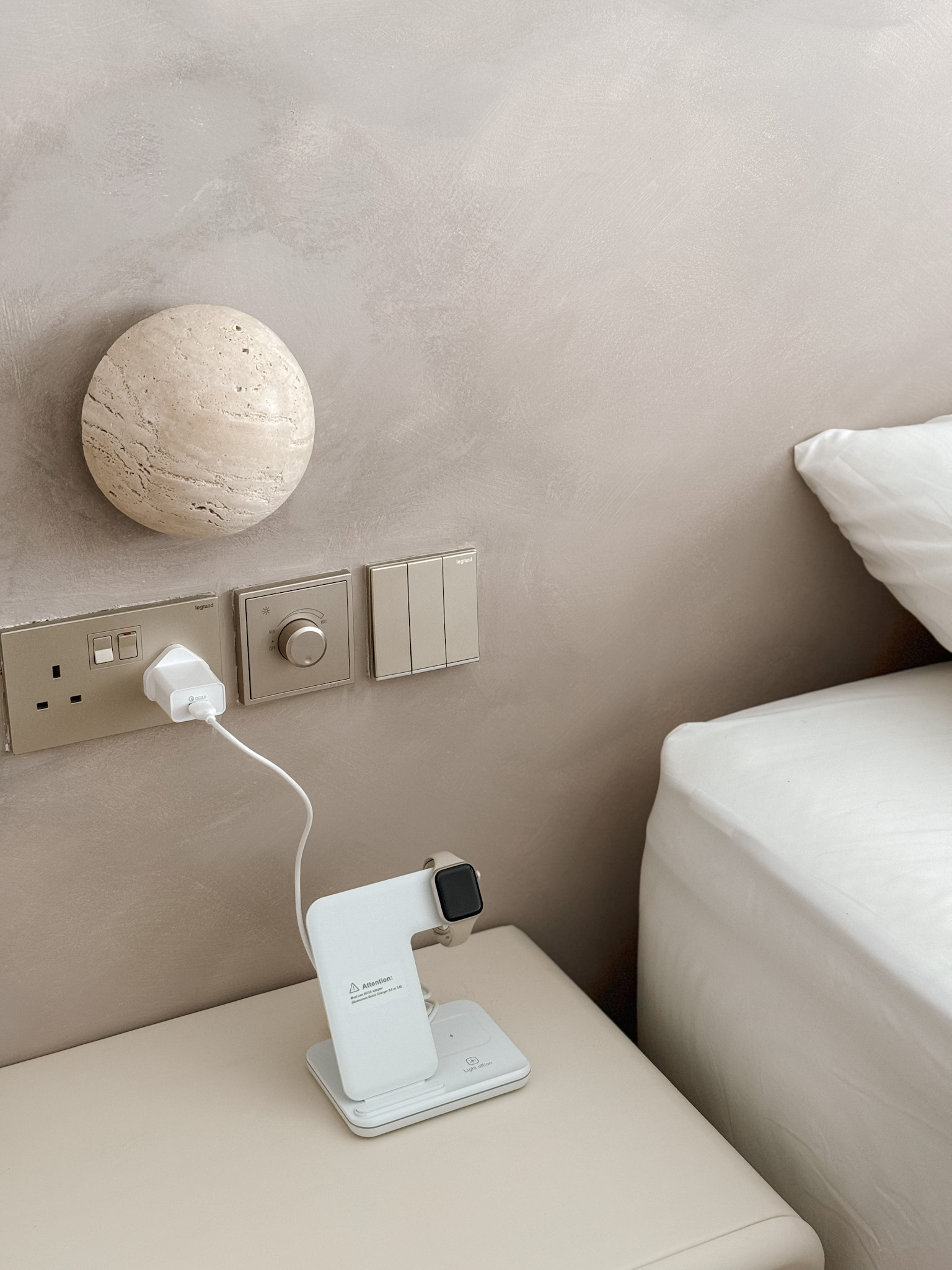 Hotel cosy vibes bedroom achieved without carpentry