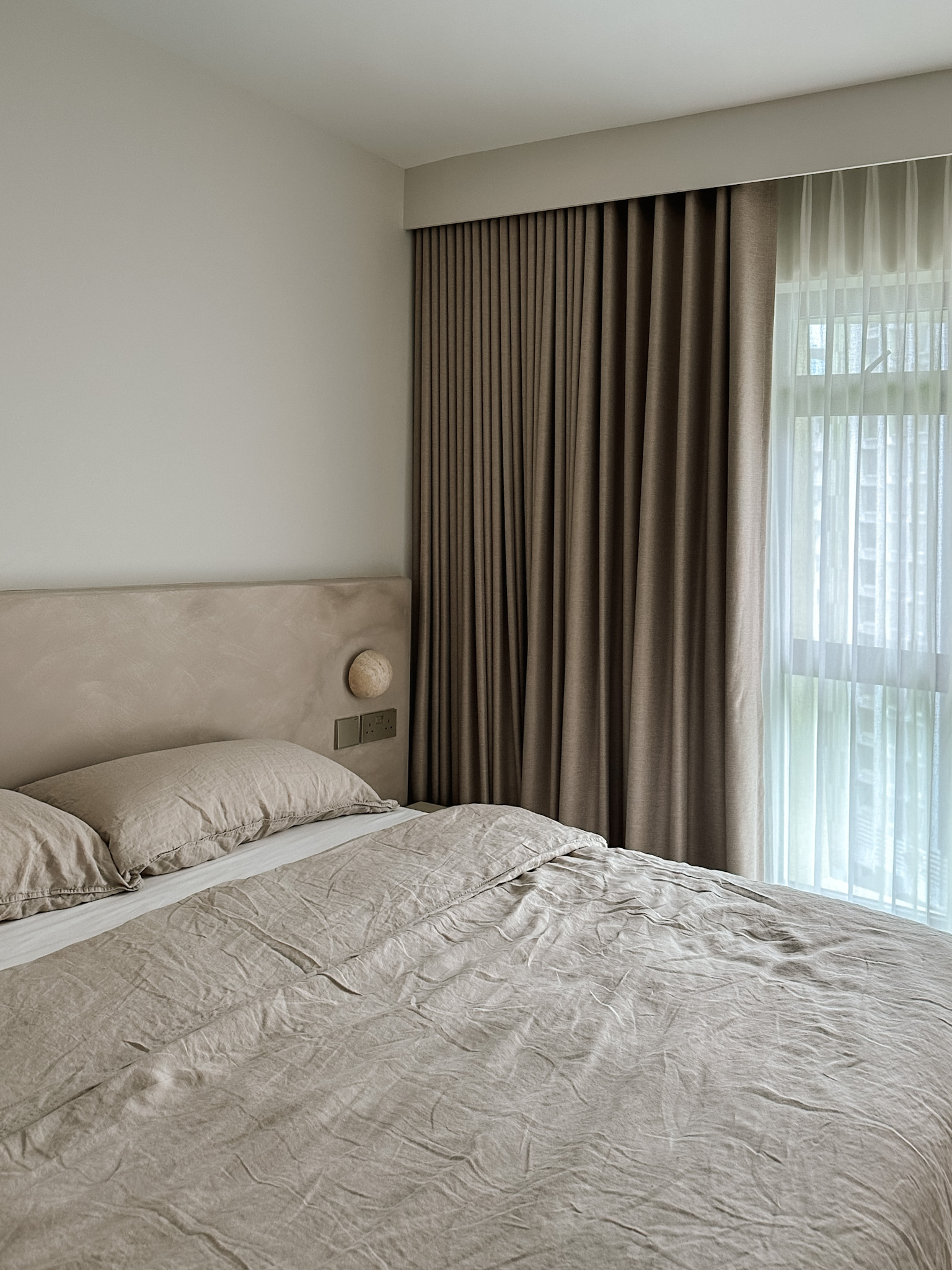 Hotel cosy vibes bedroom achieved without carpentry